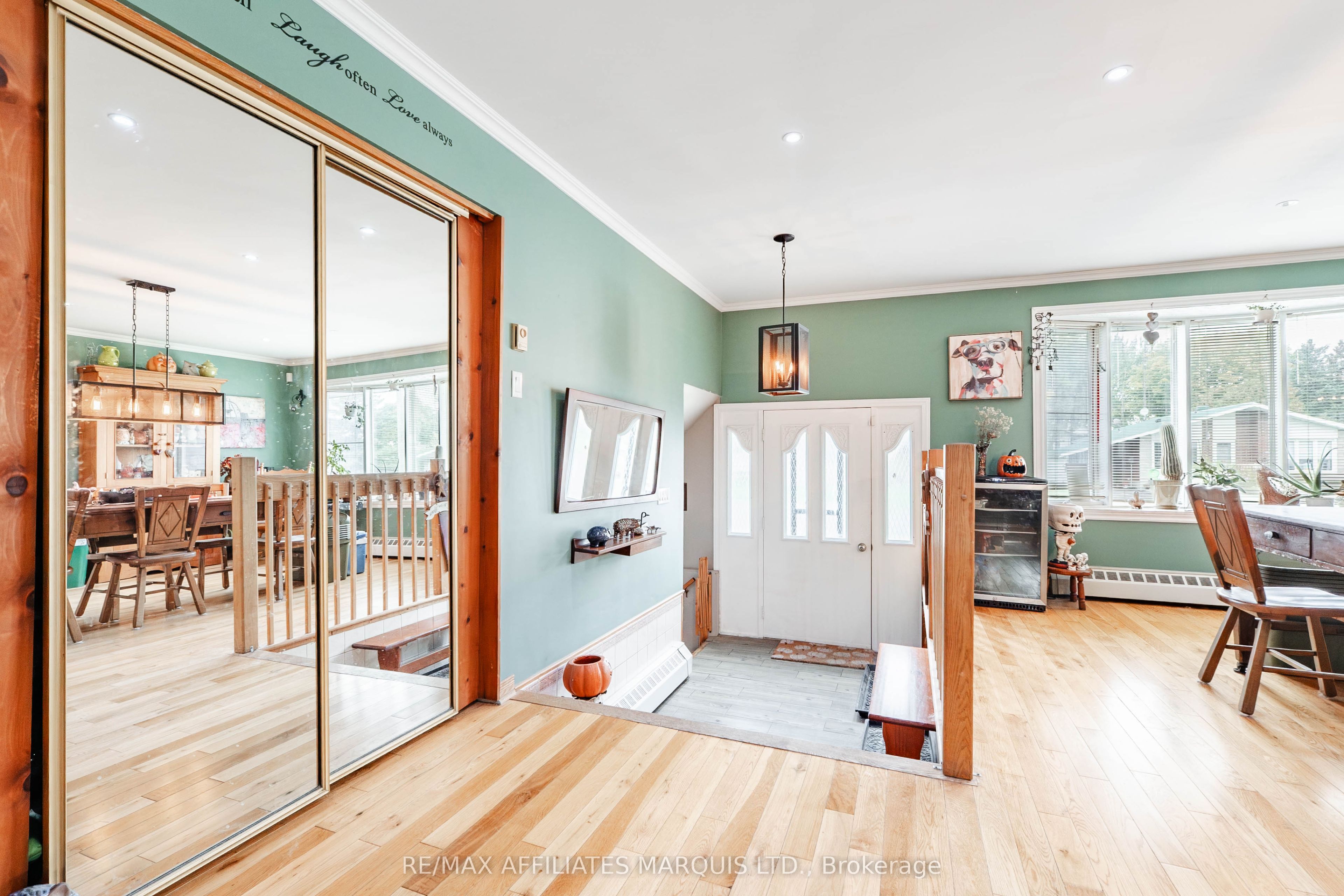 114 St George Street W Property Photo 13