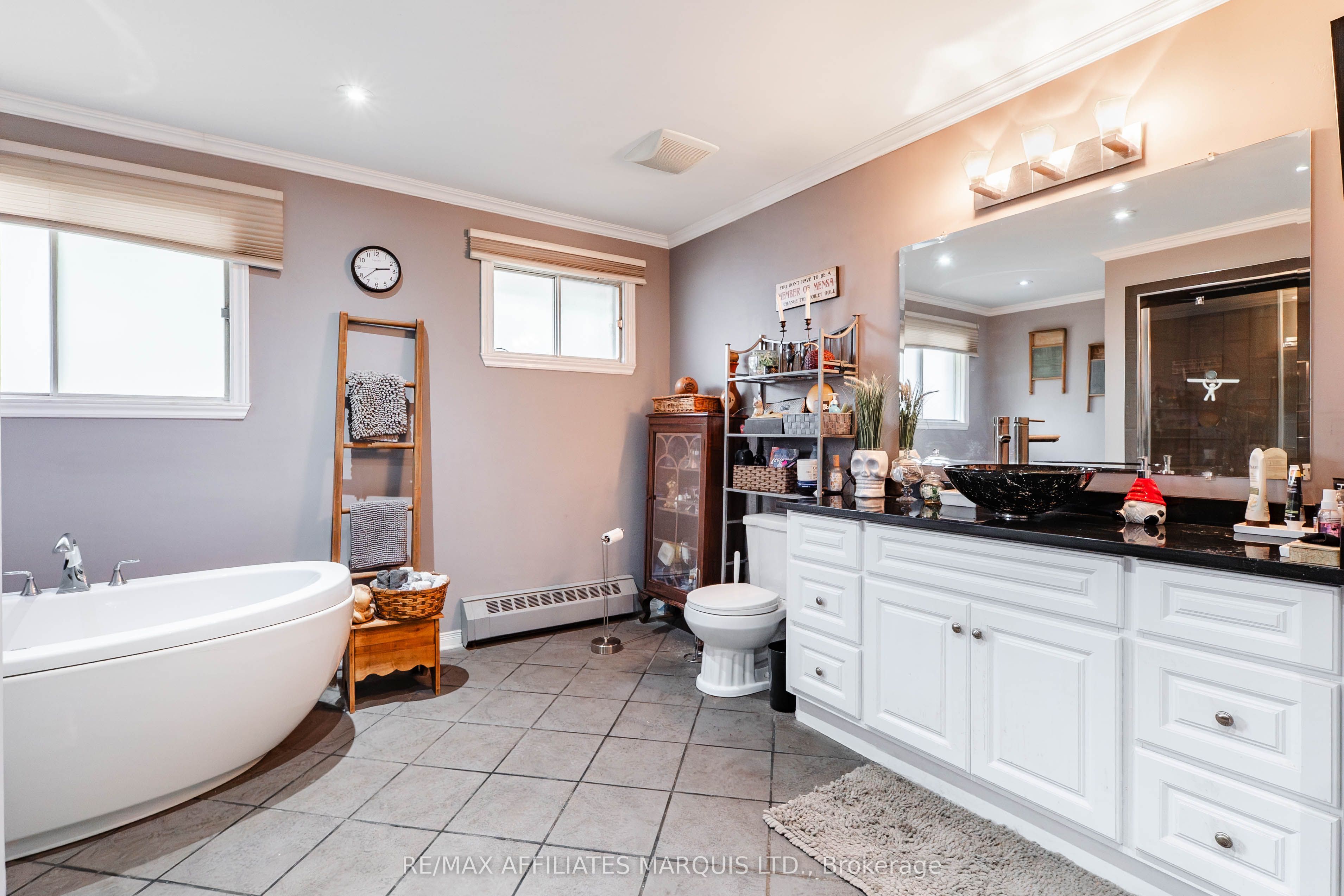 114 St George Street W Property Photo 18