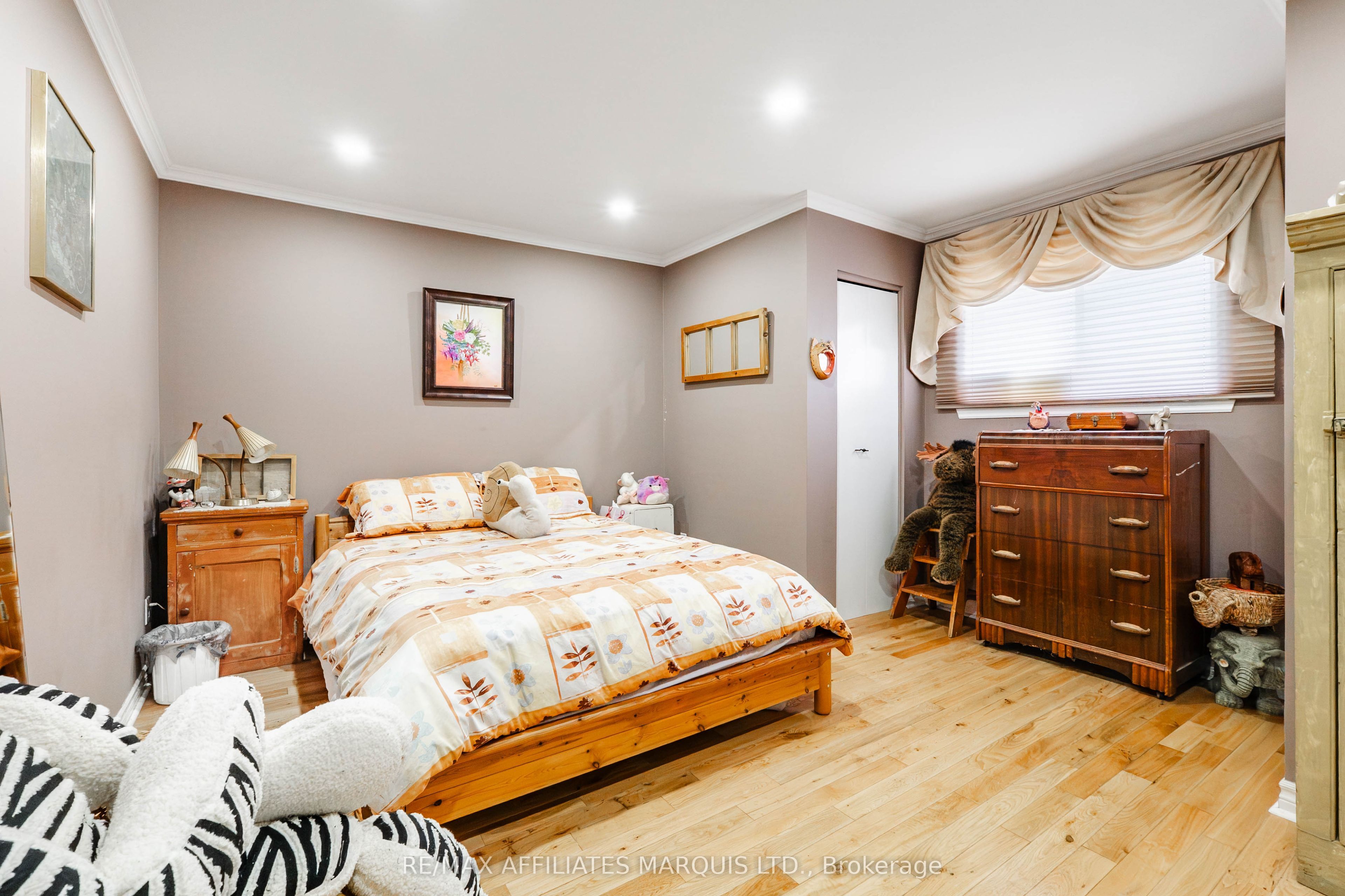 114 St George Street W Property Photo 19