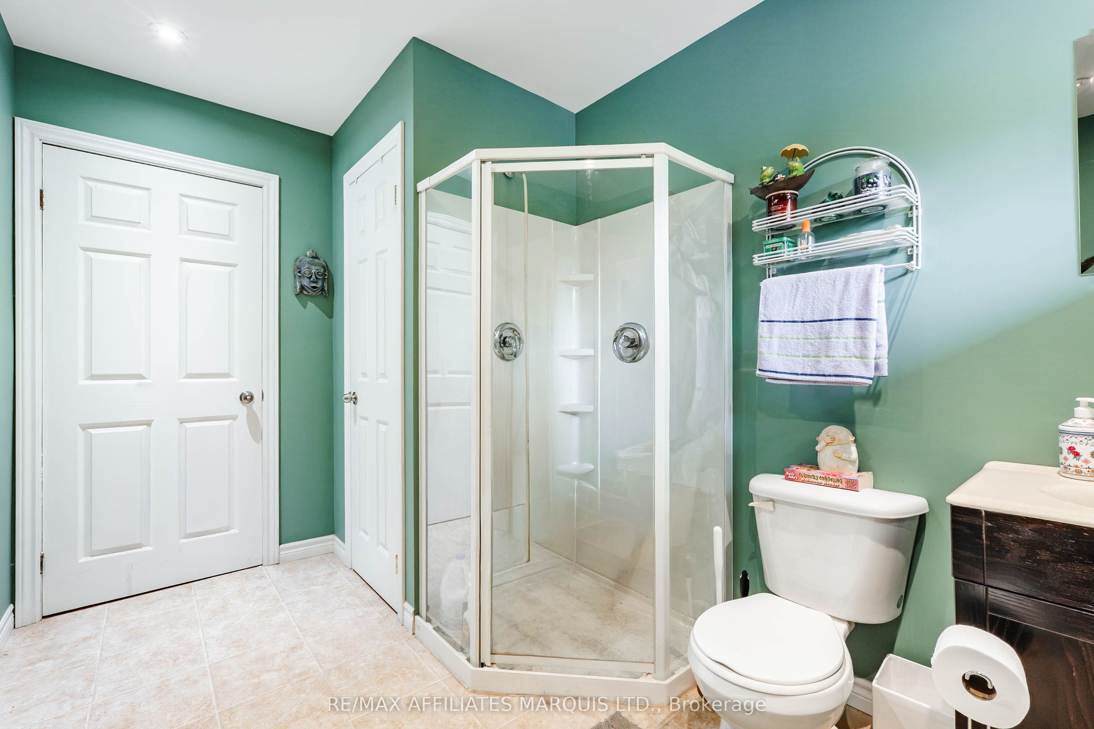 114 St George Street W Property Photo 22