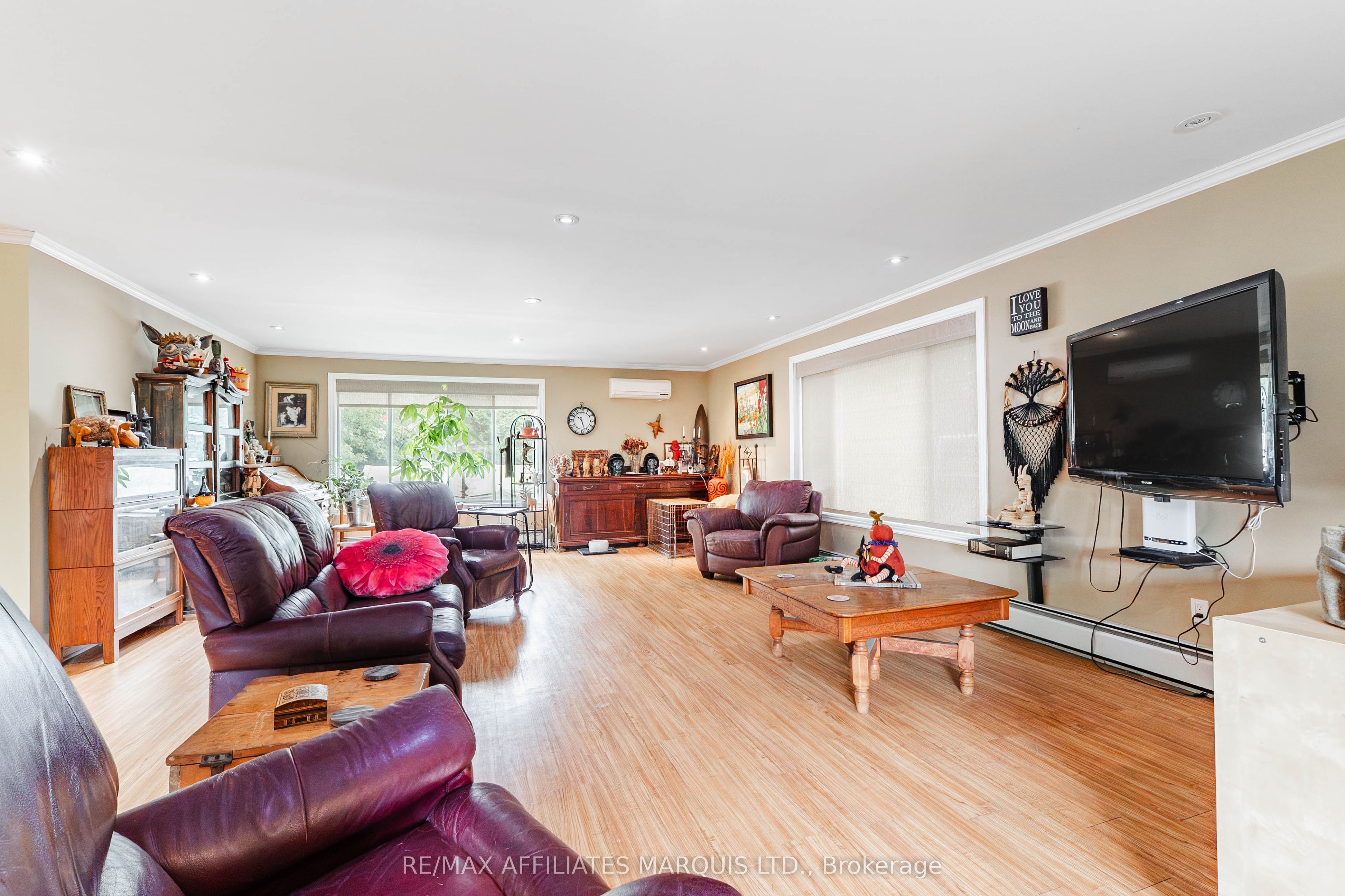 114 St George Street W Property Photo 23