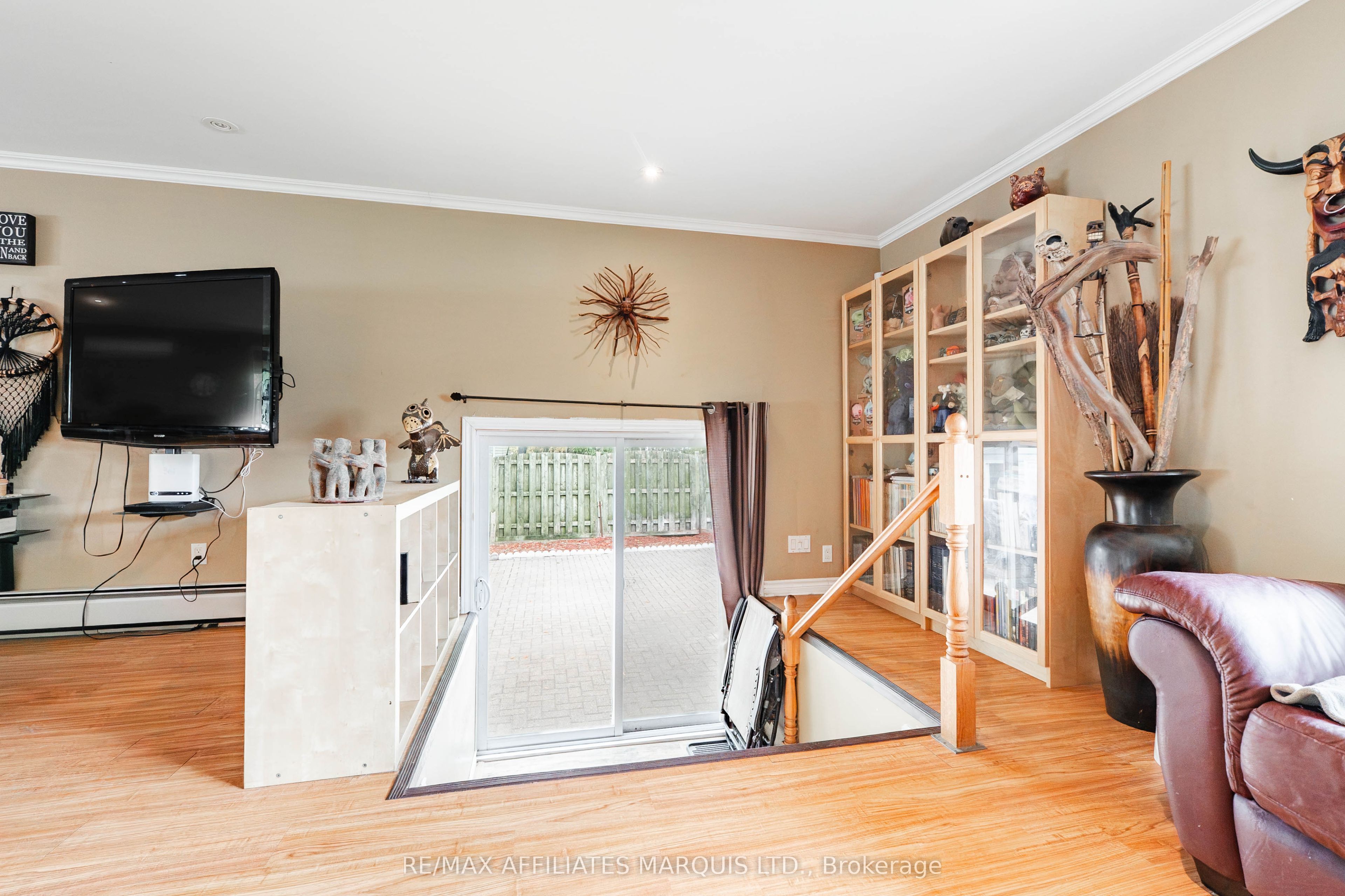 114 St George Street W Property Photo 26