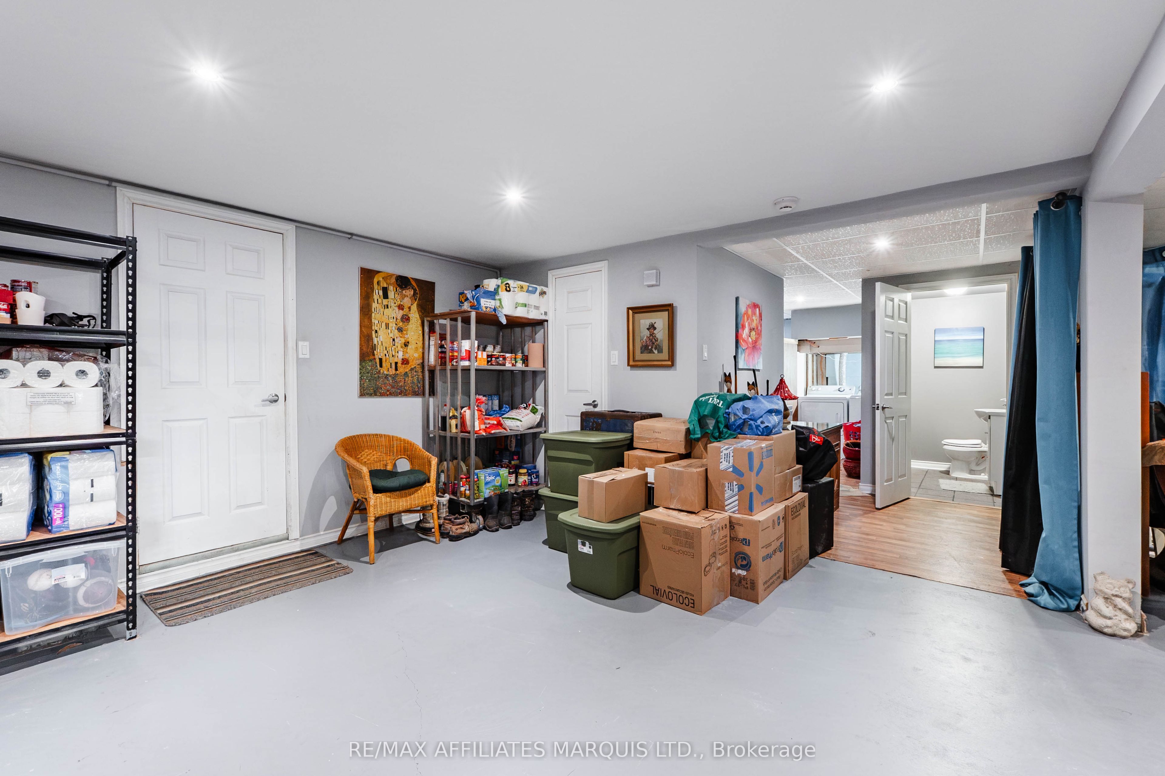 114 St George Street W Property Photo 31