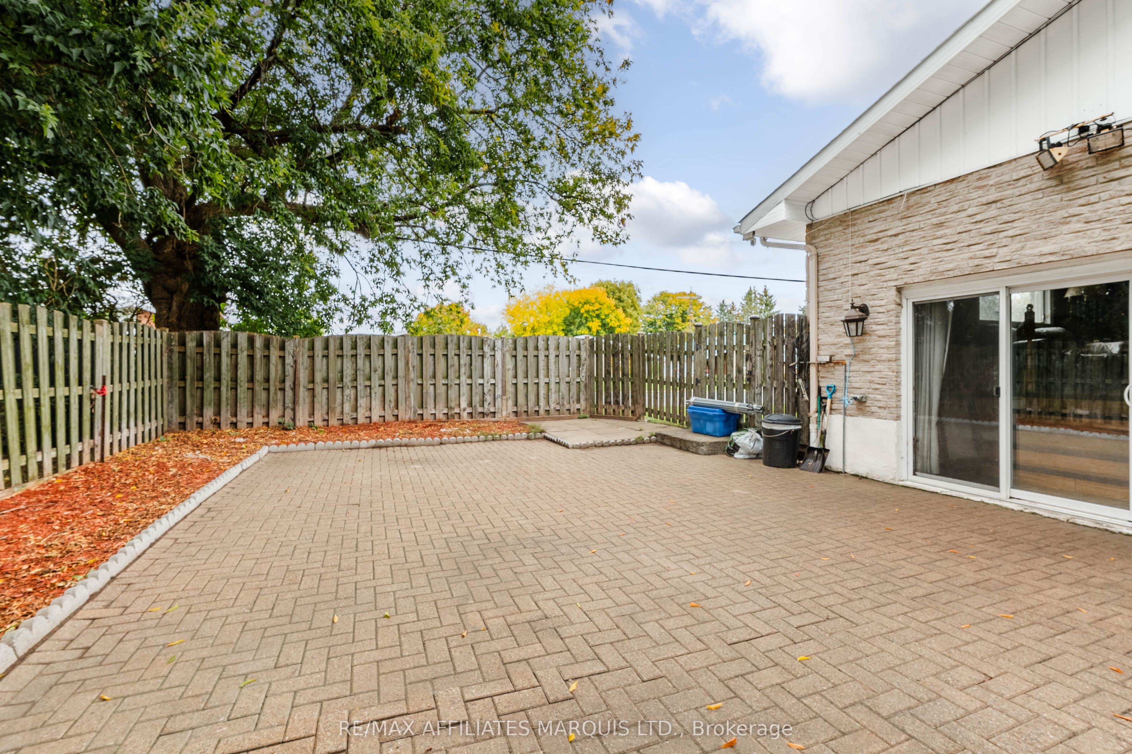 114 St George Street W Property Photo 33