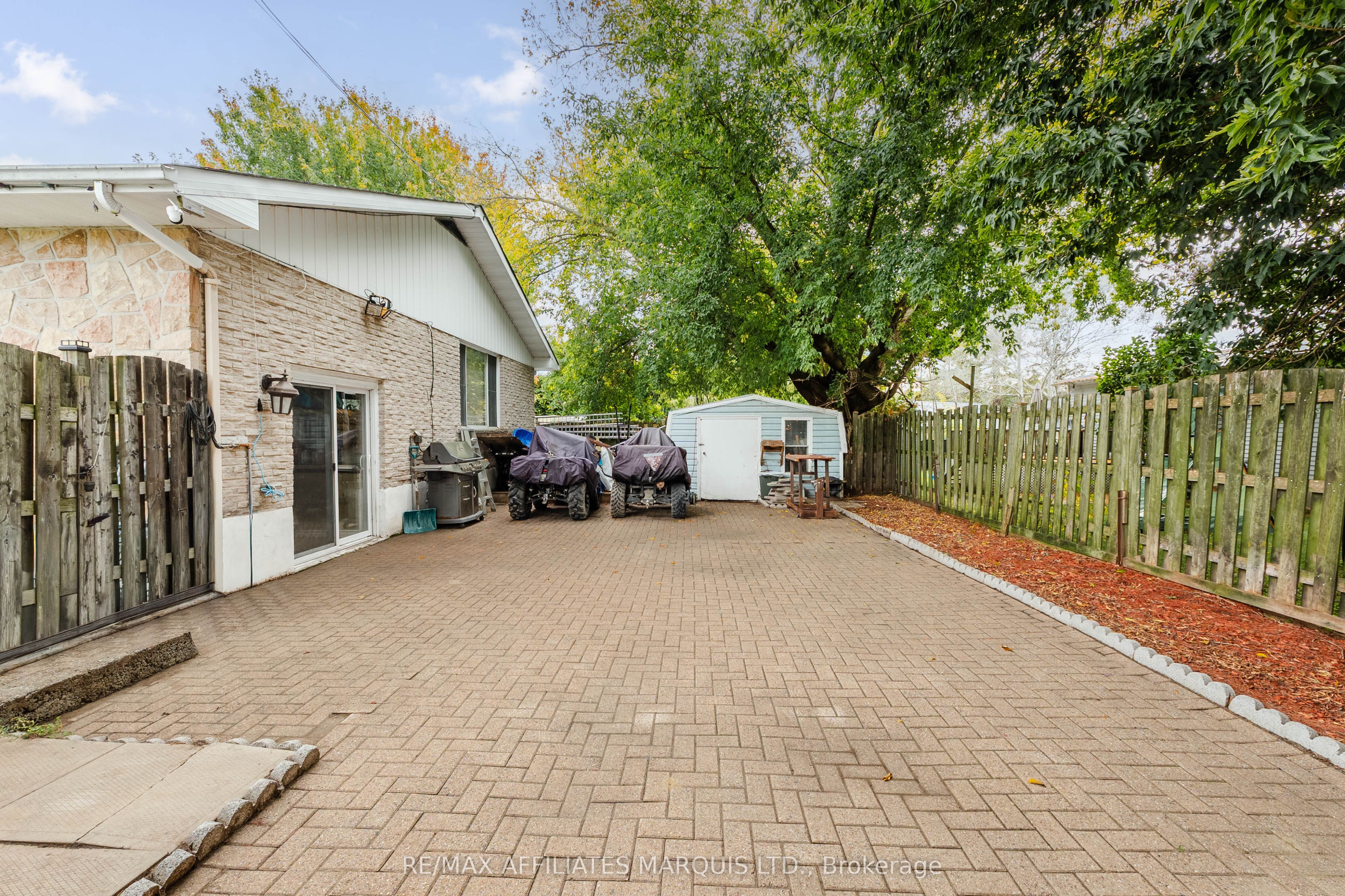 114 St George Street W Property Photo 34