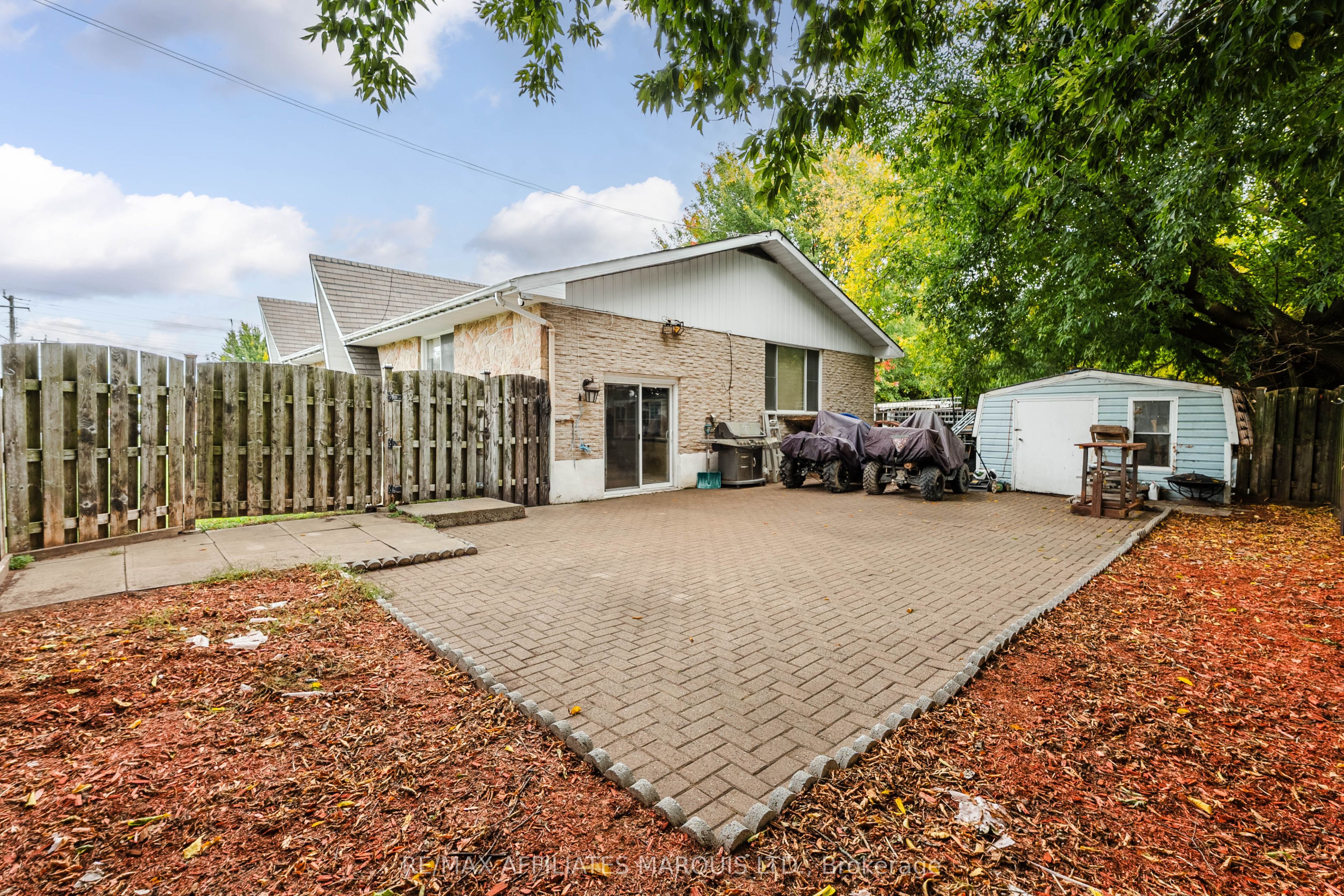 114 St George Street W Property Photo 35