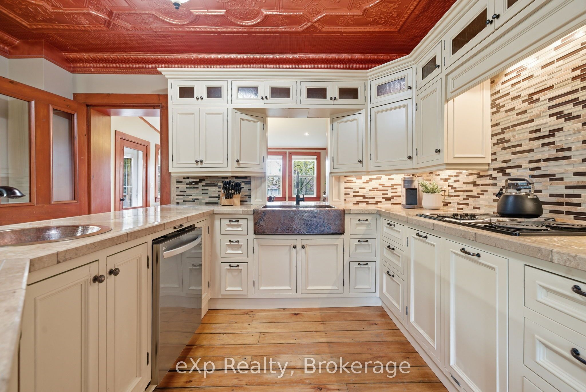 4081 Burnham Street N Property Photo 9