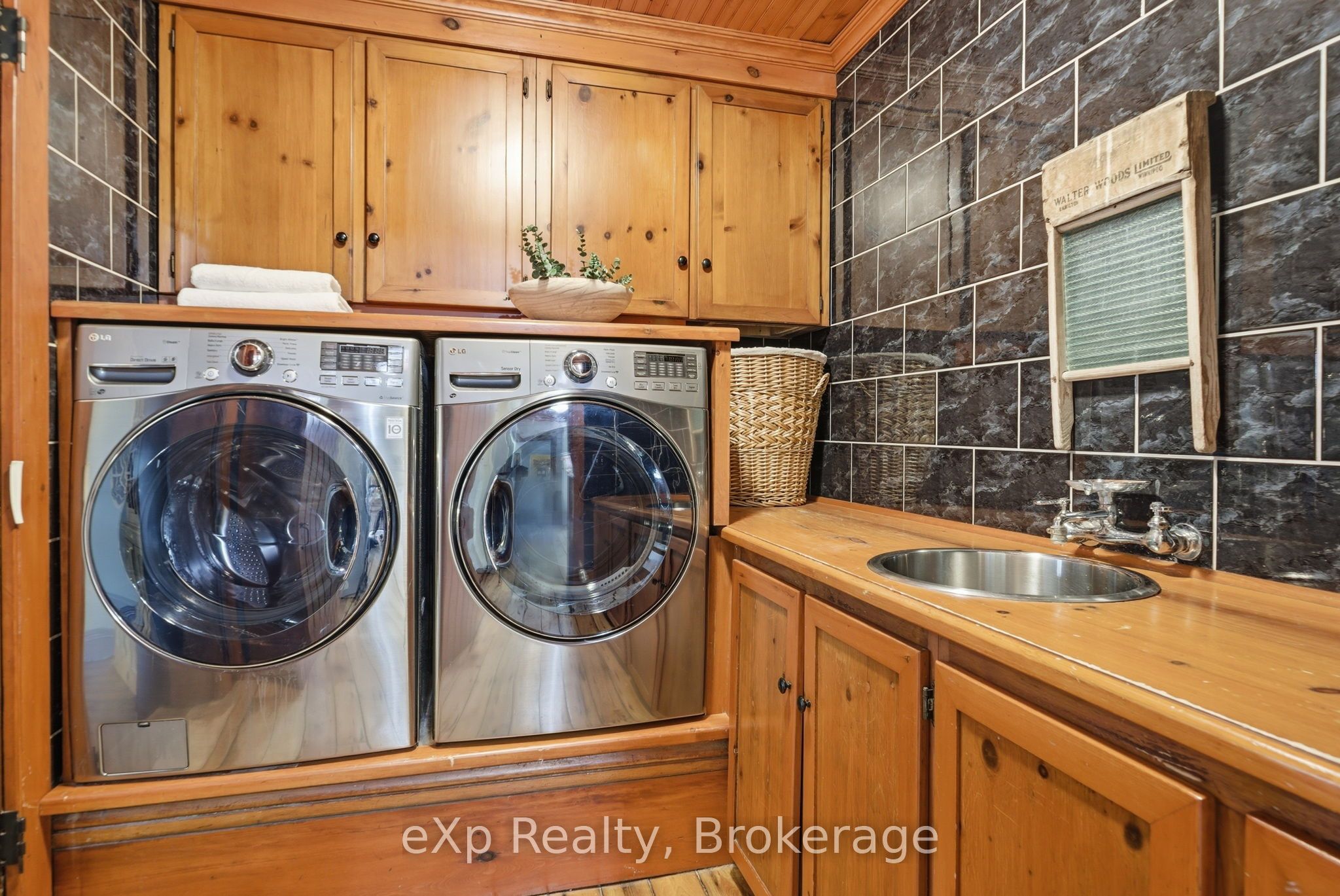 4081 Burnham Street N Property Photo 14