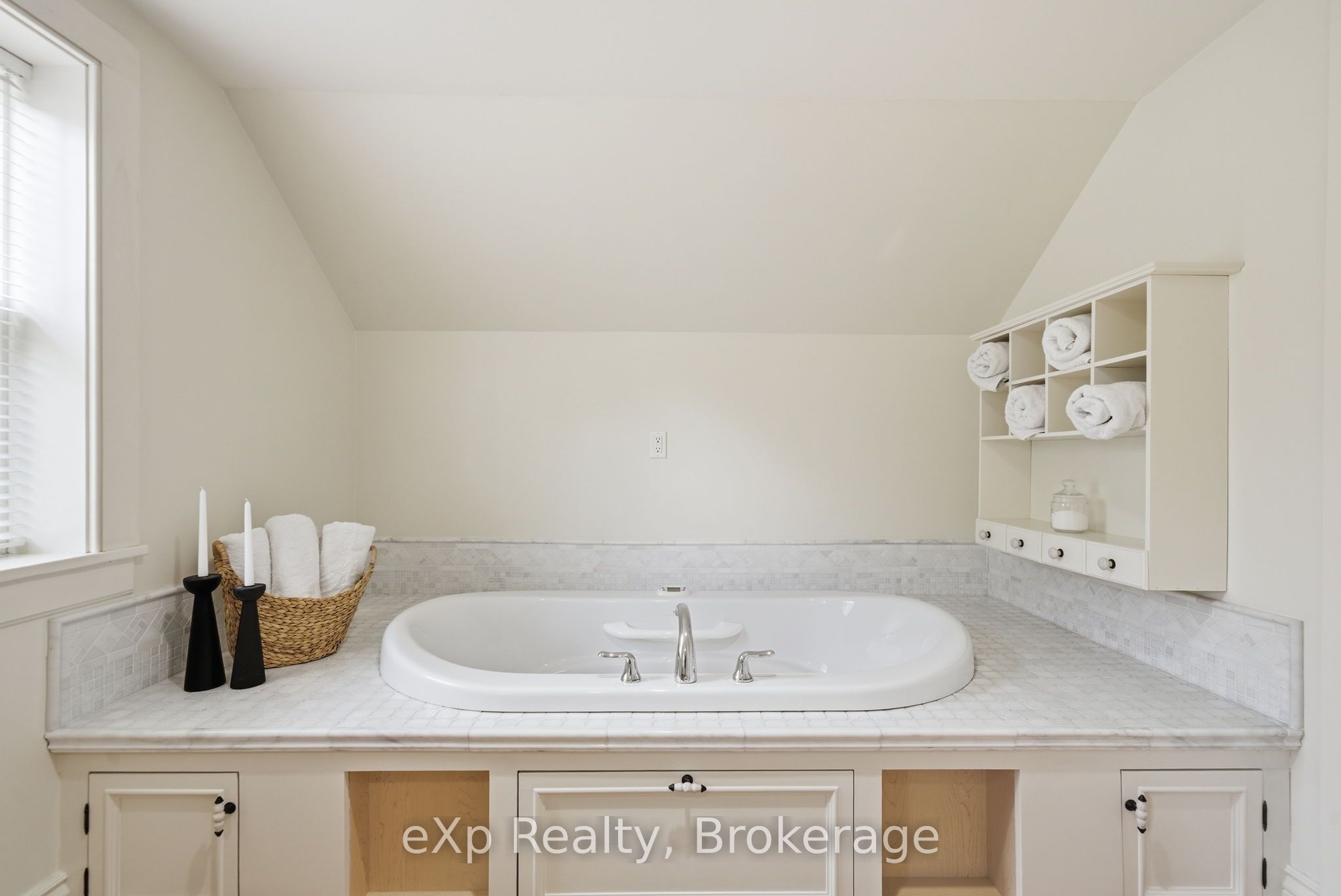 4081 Burnham Street N Property Photo 21