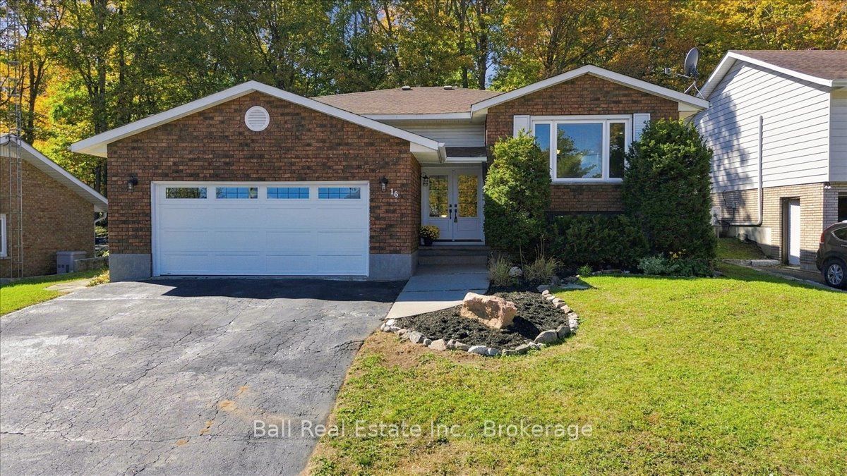 16 Maple Street Property Photo 1