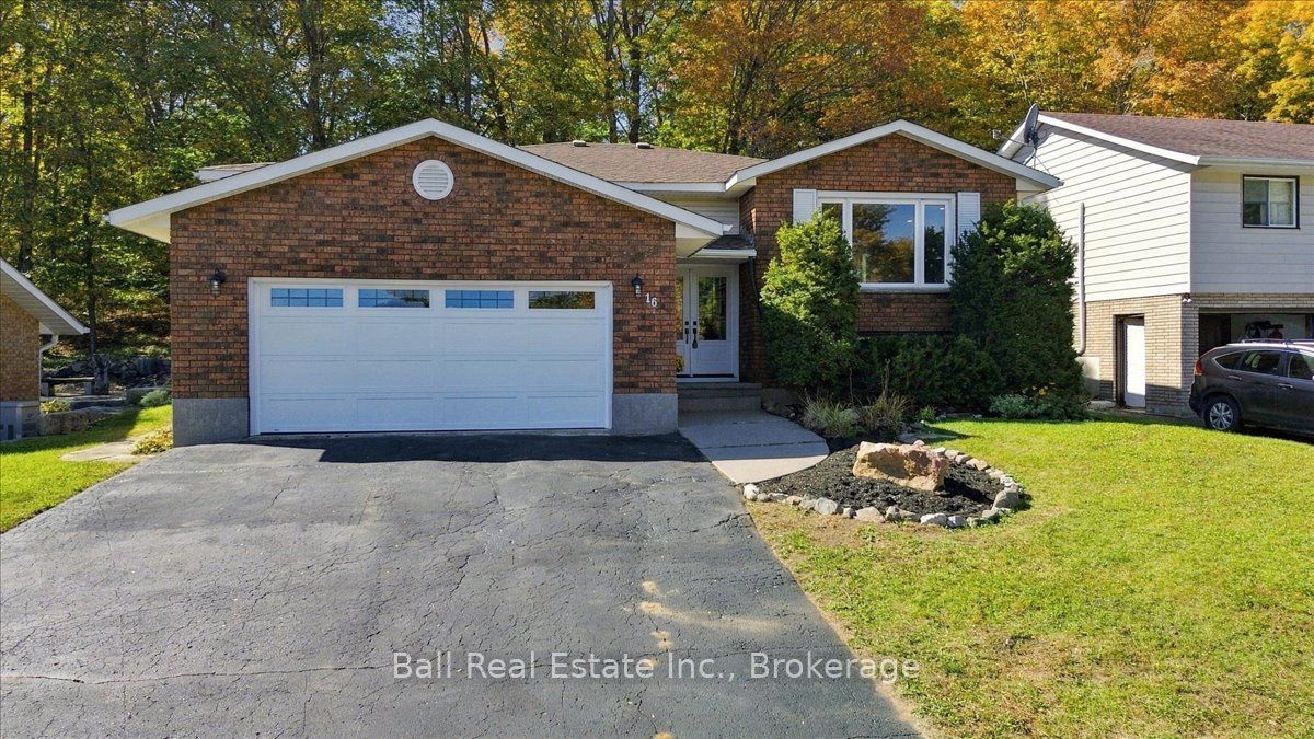 16 Maple Street Property Photo 2