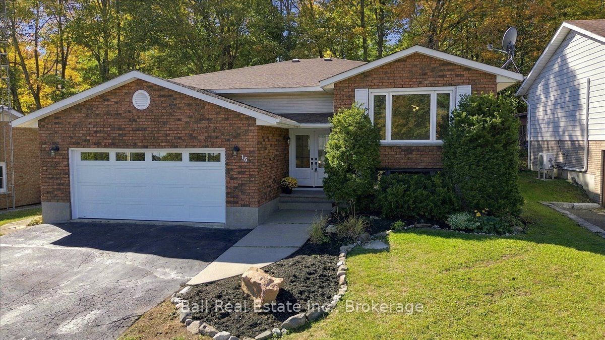 16 Maple Street Property Photo 3