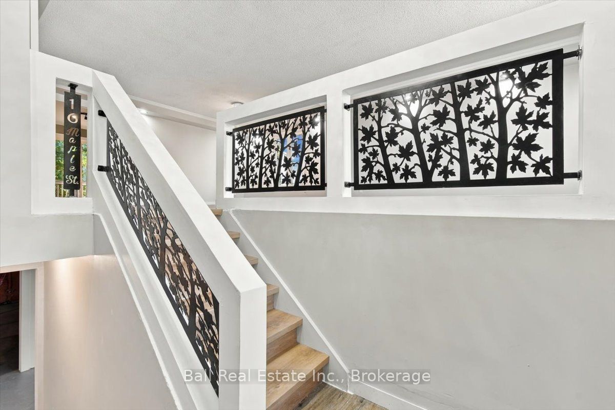 16 Maple Street Property Photo 31