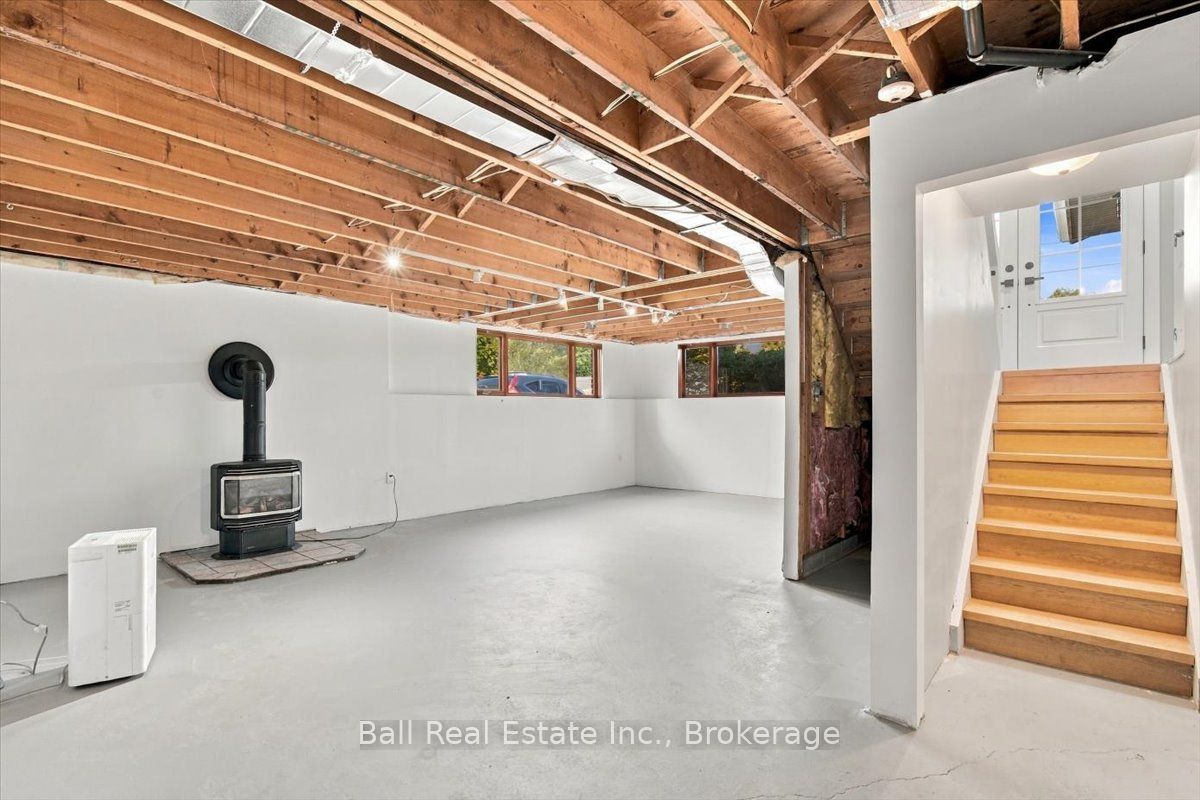 16 Maple Street Property Photo 32