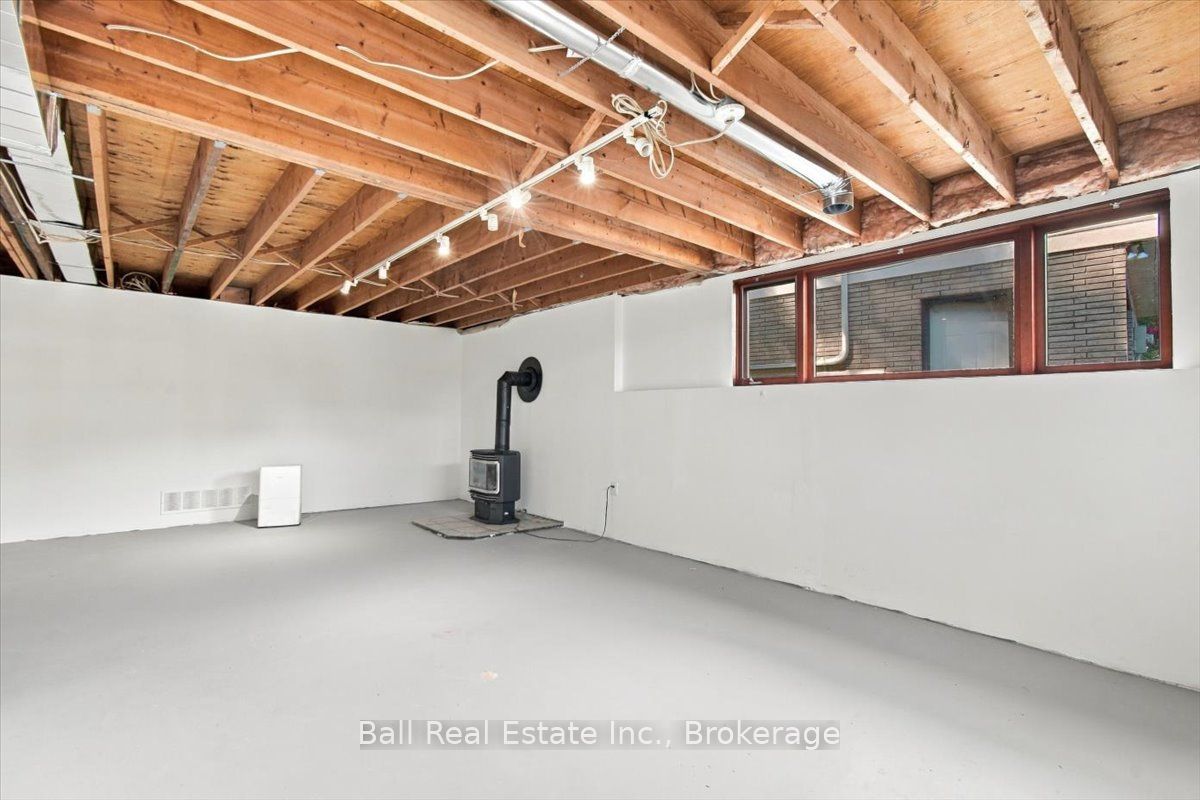 16 Maple Street Property Photo 34