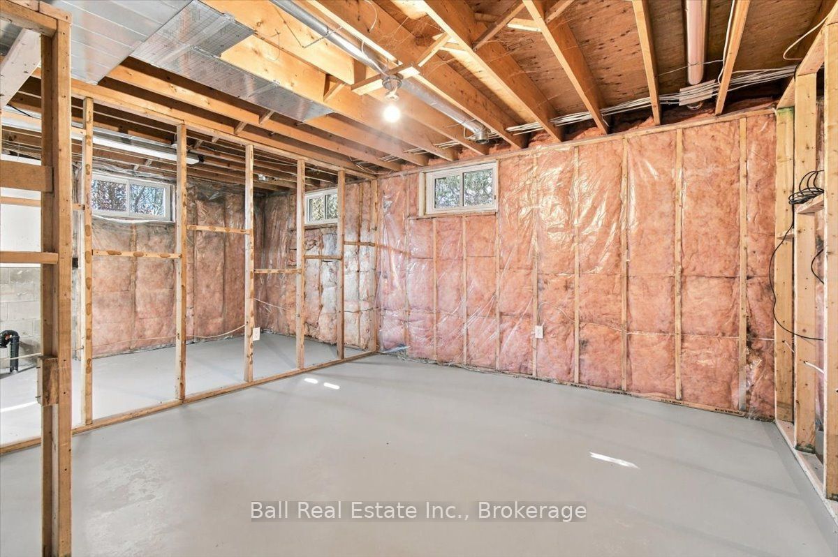 16 Maple Street Property Photo 40