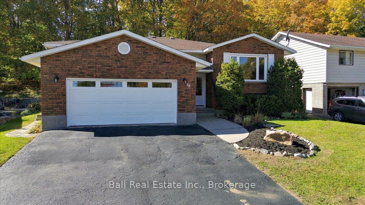 16 Maple Street Property Photo 44