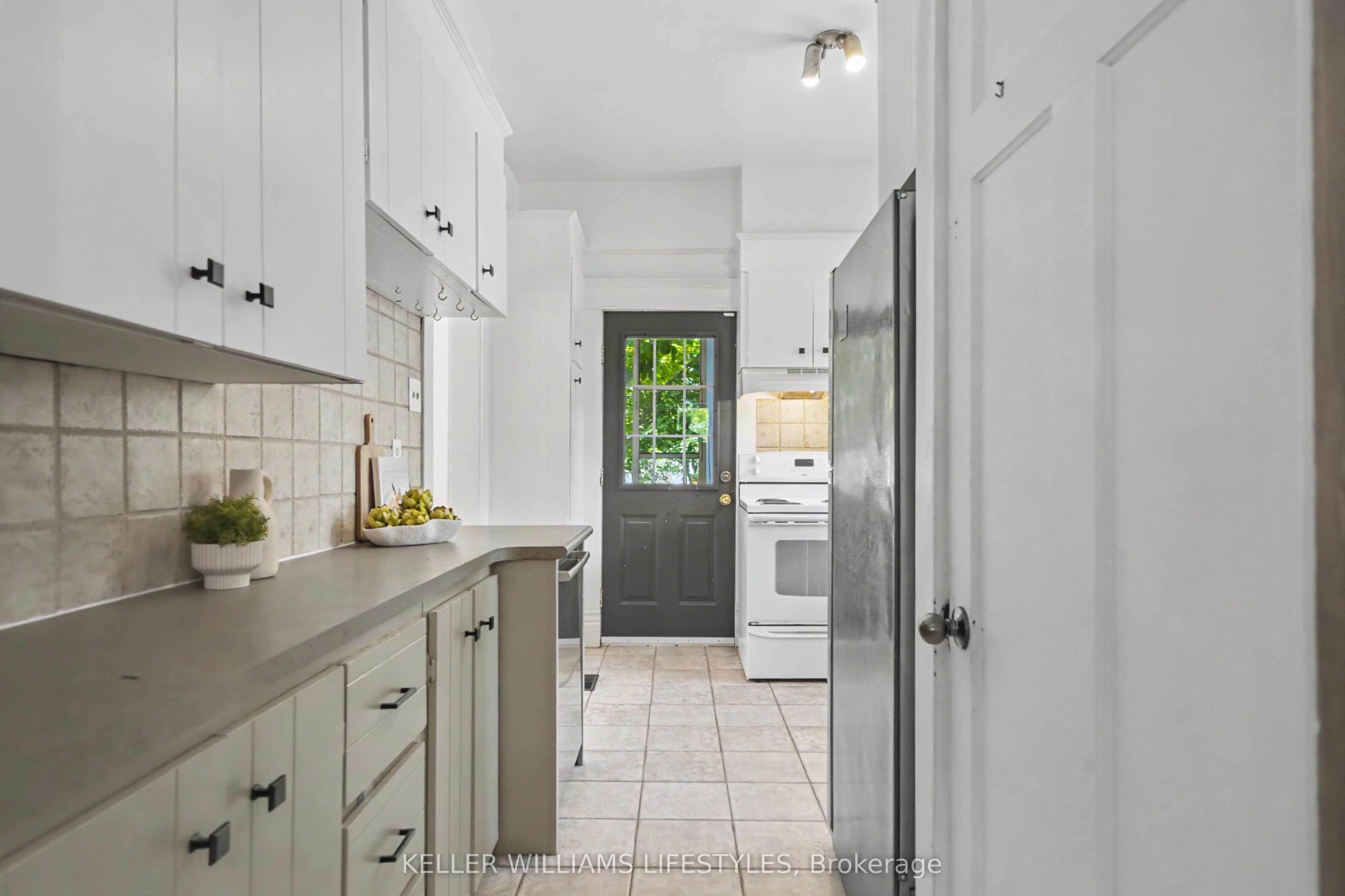 31 Gerrard Street Property Photo 12