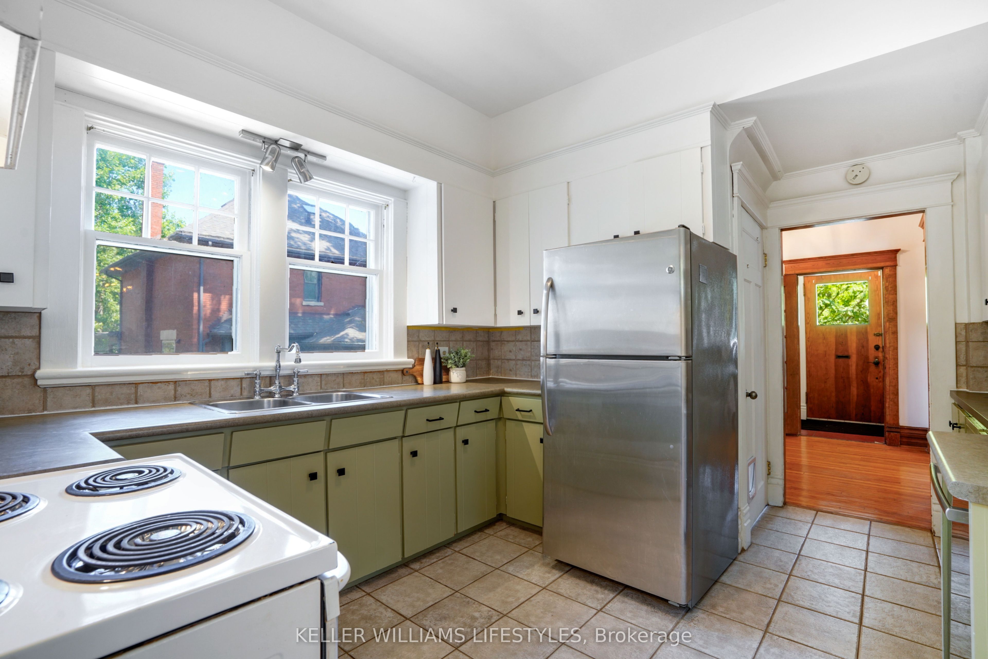 31 Gerrard Street Property Photo 14