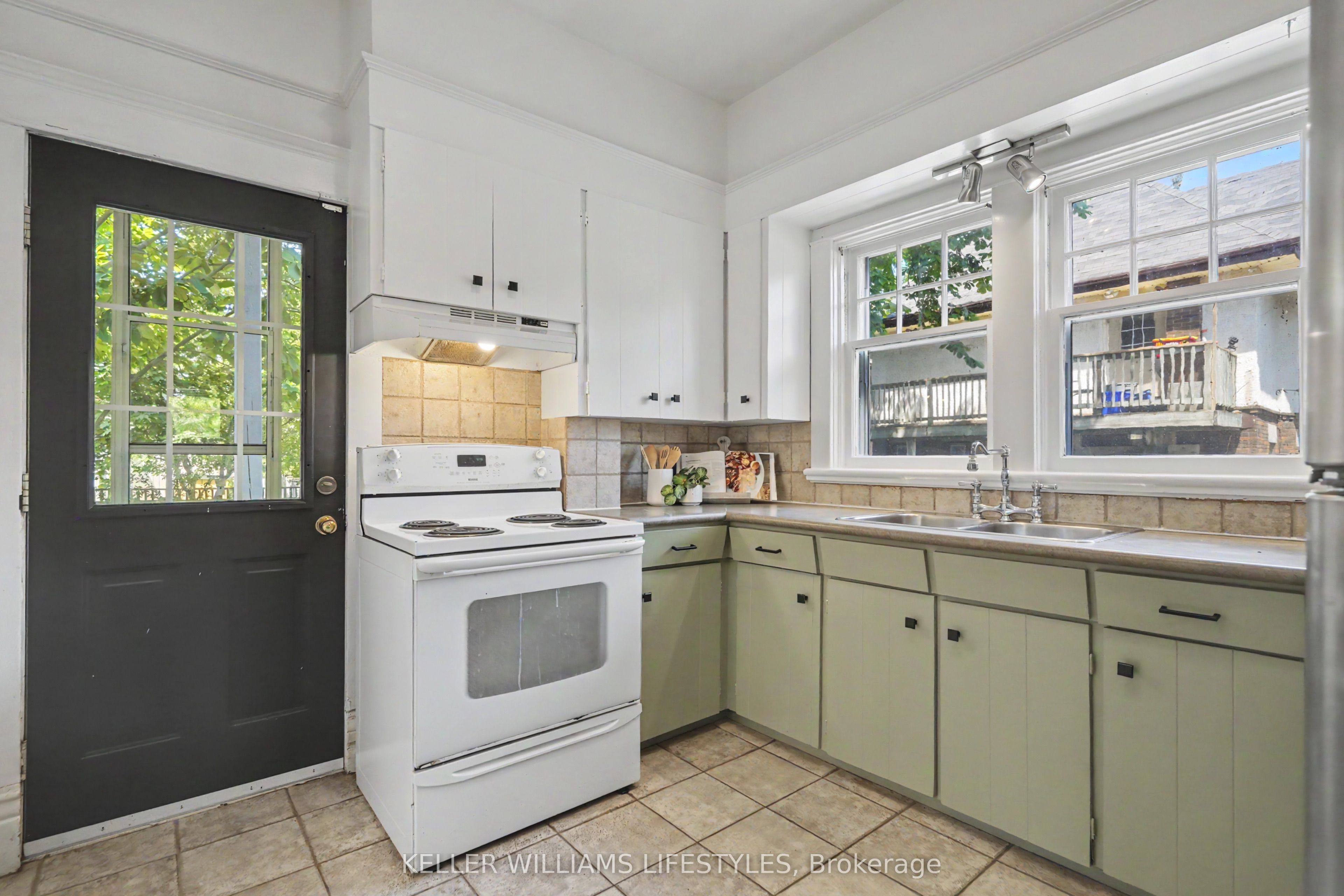 31 Gerrard Street Property Photo 15