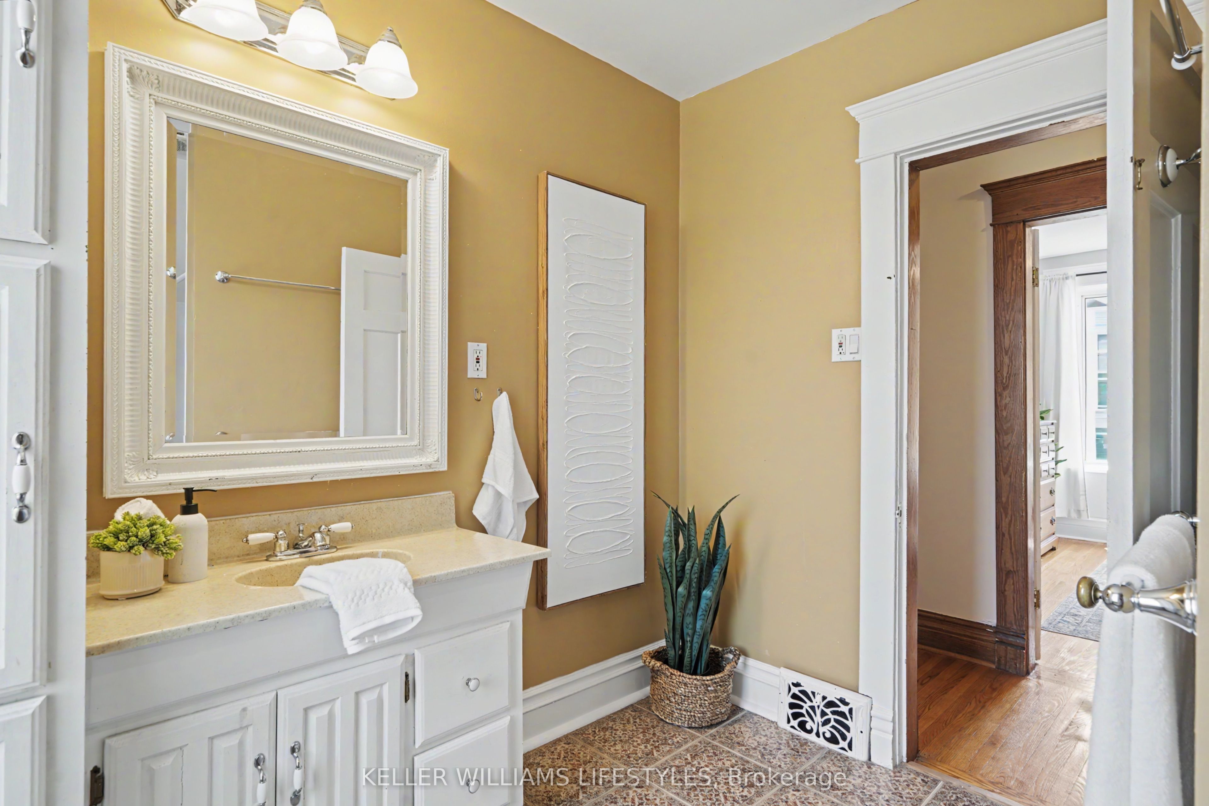 31 Gerrard Street Property Photo 26