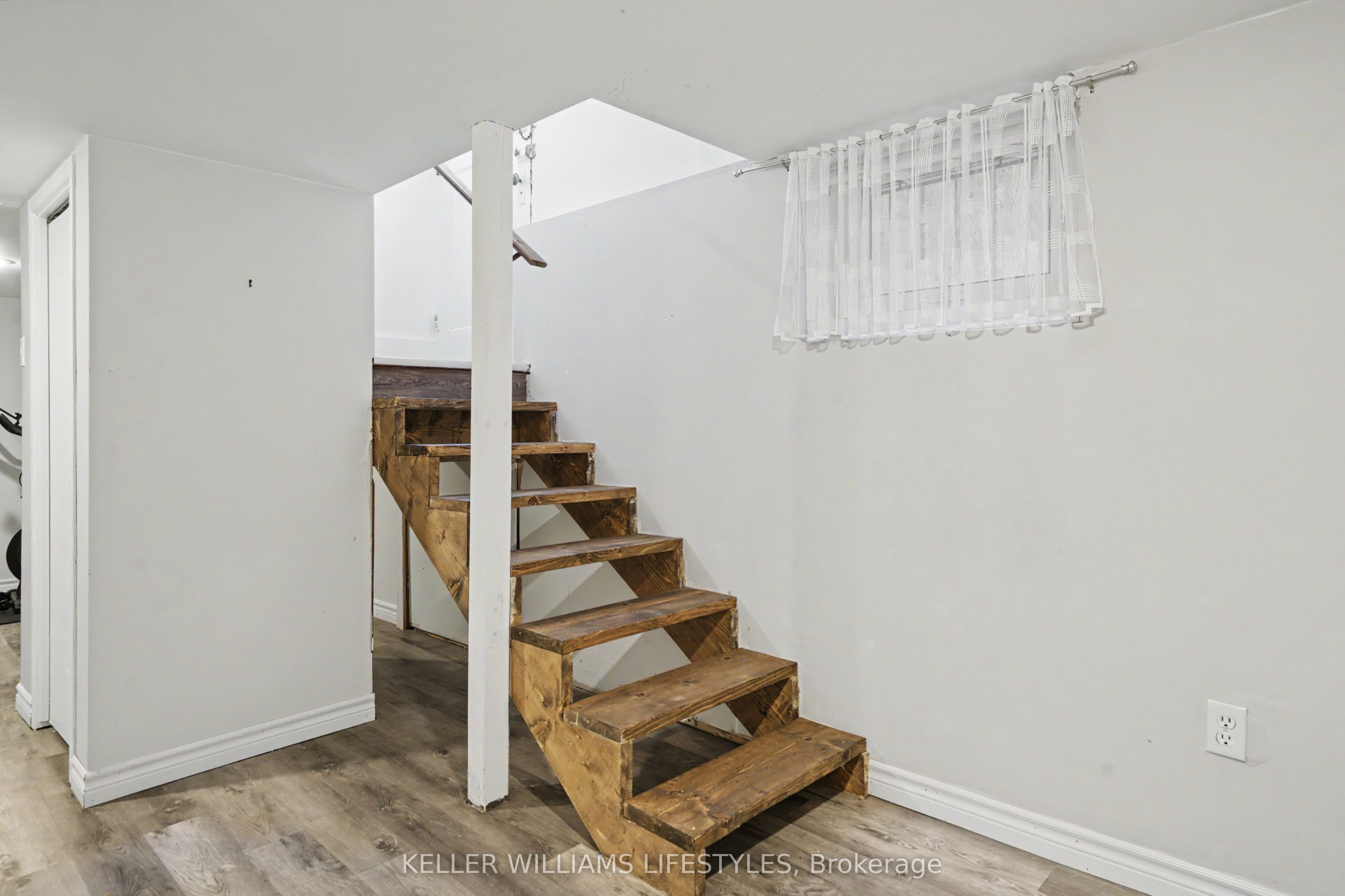 31 Gerrard Street Property Photo 30