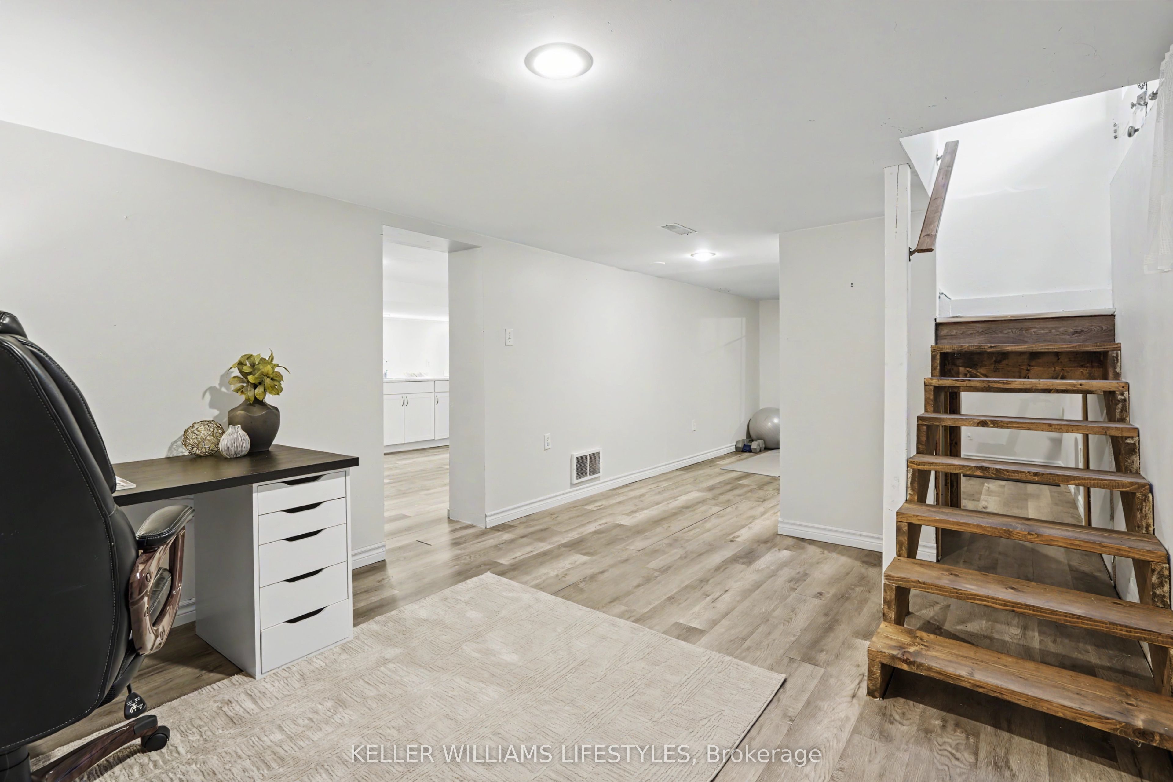 31 Gerrard Street Property Photo 32