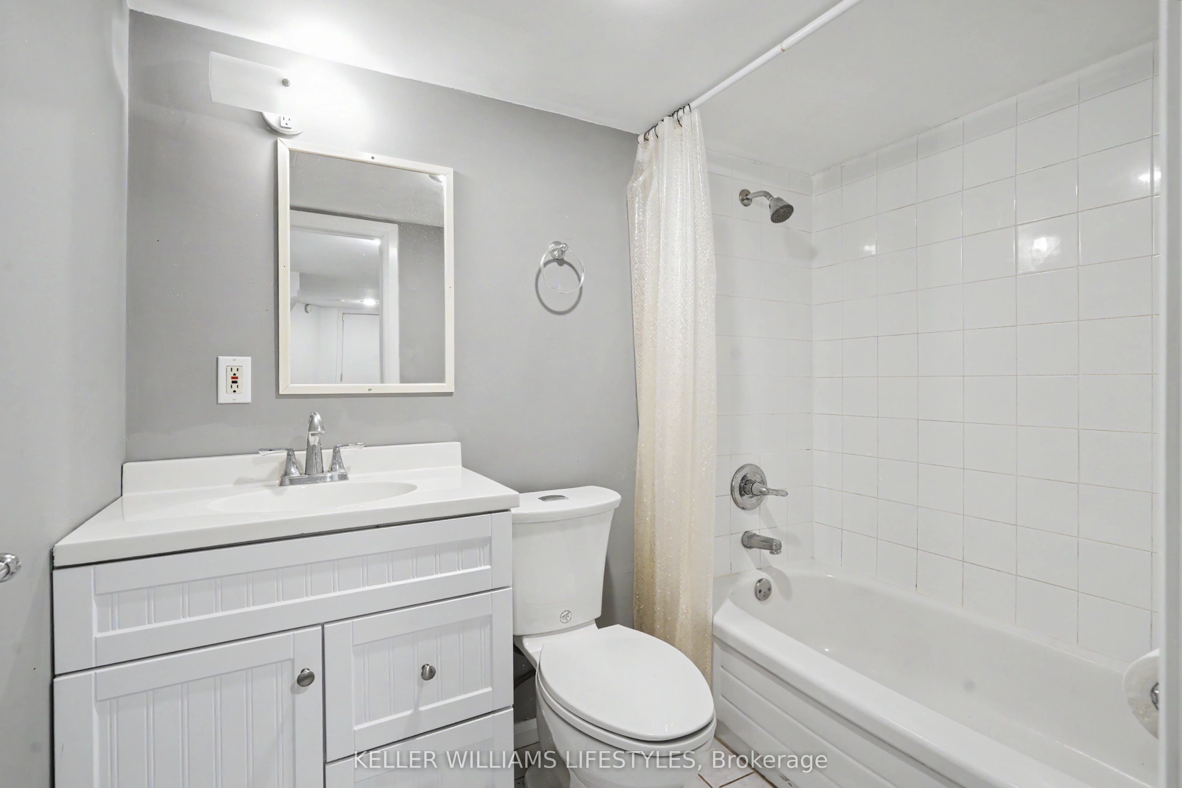 31 Gerrard Street Property Photo 36