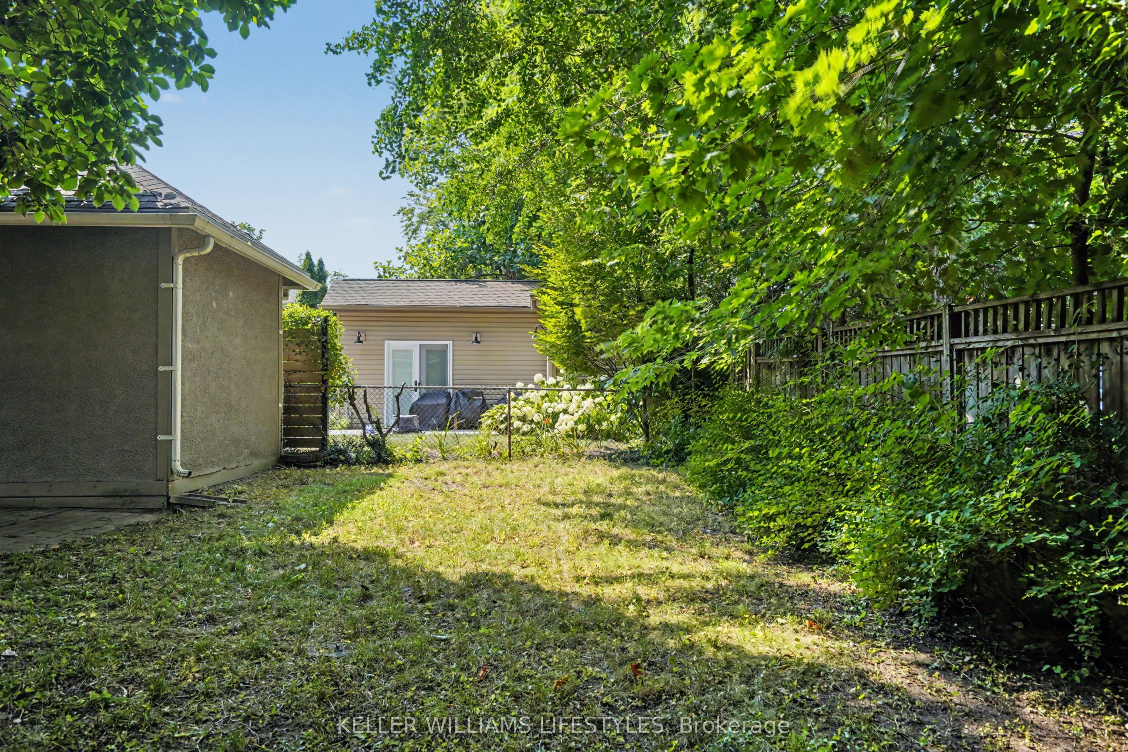 31 Gerrard Street Property Photo 48
