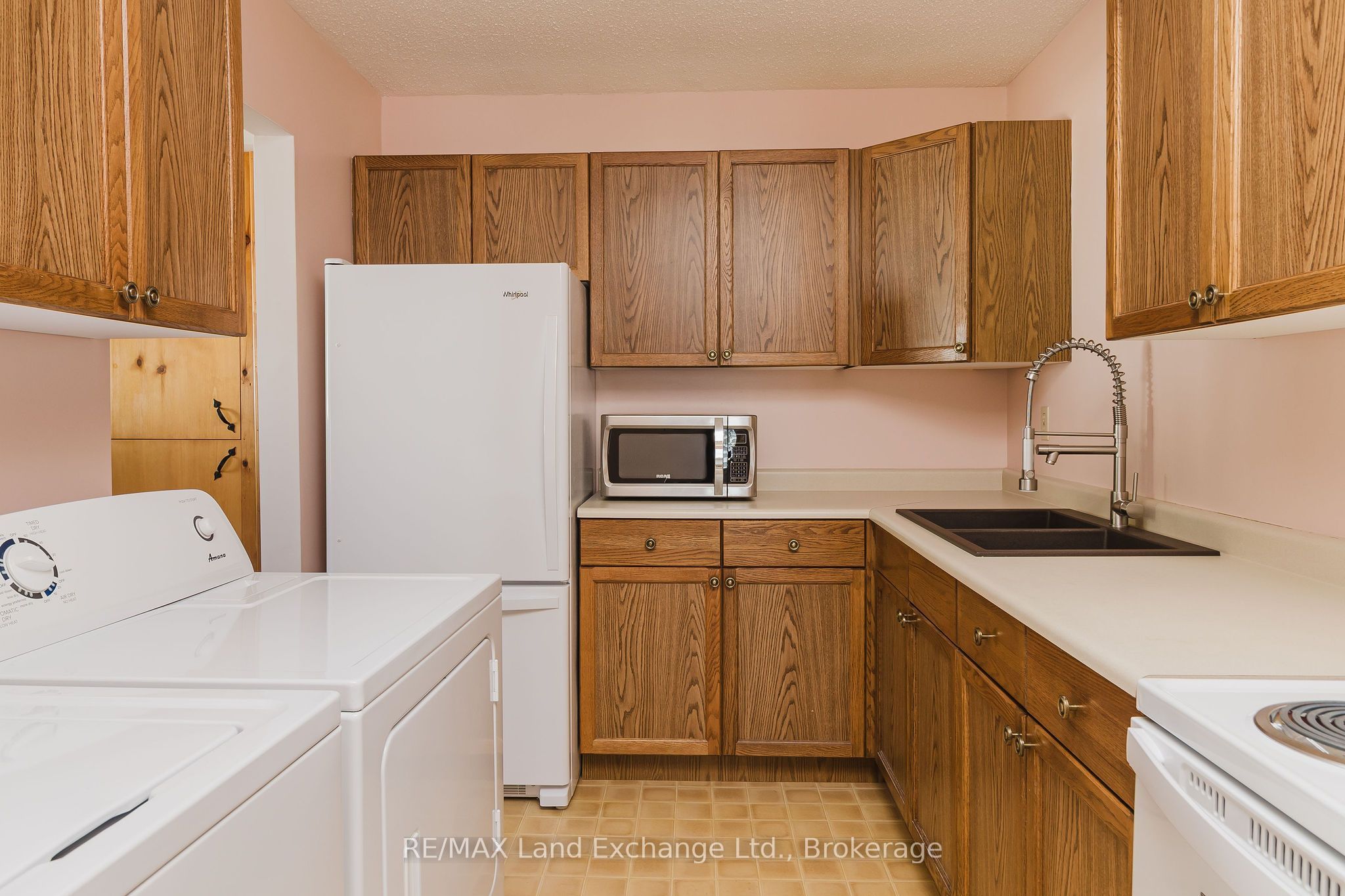 303 Waterloo Street 20 Property Photo 6