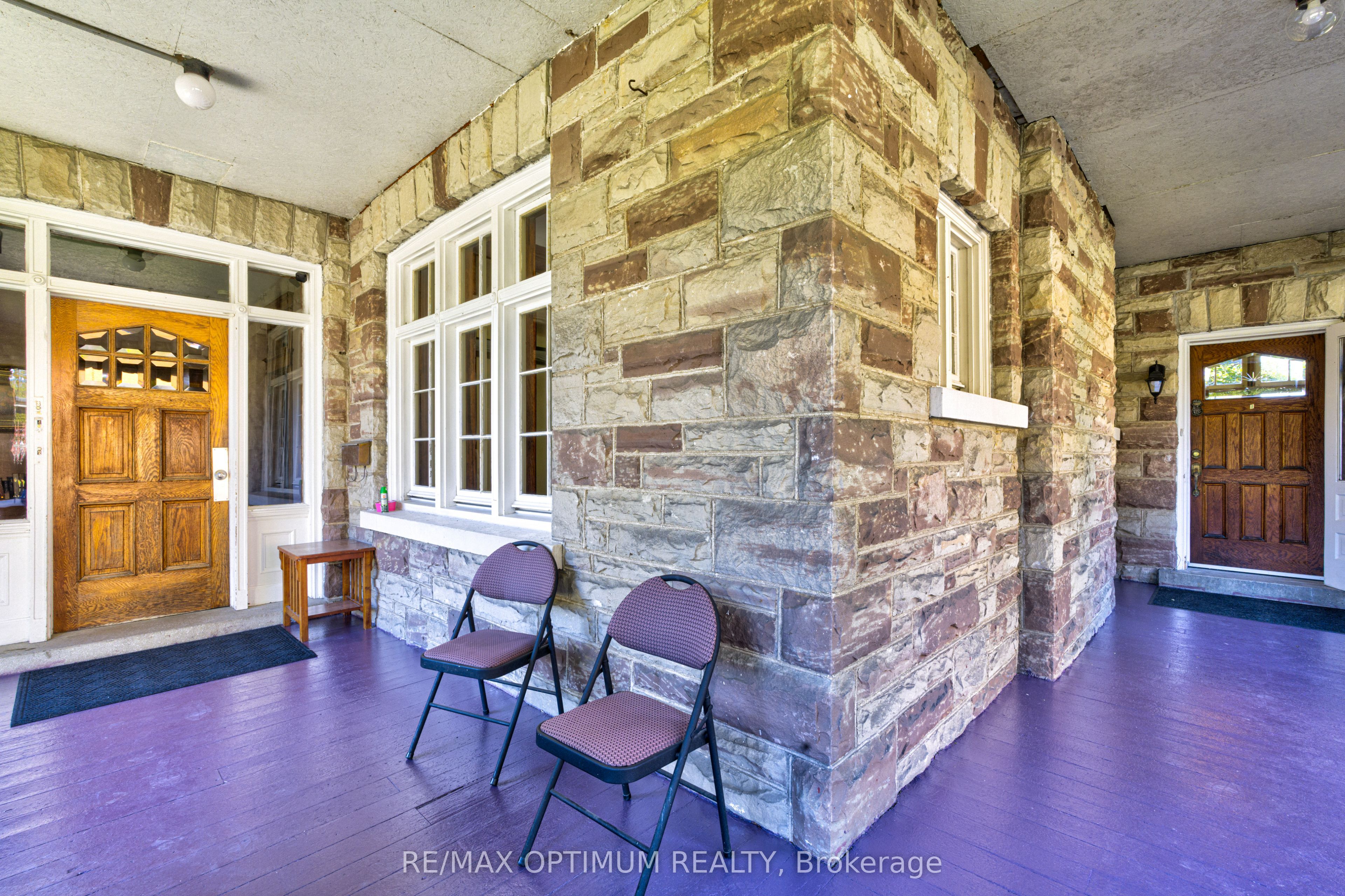 916 Queenston Road Property Photo 6