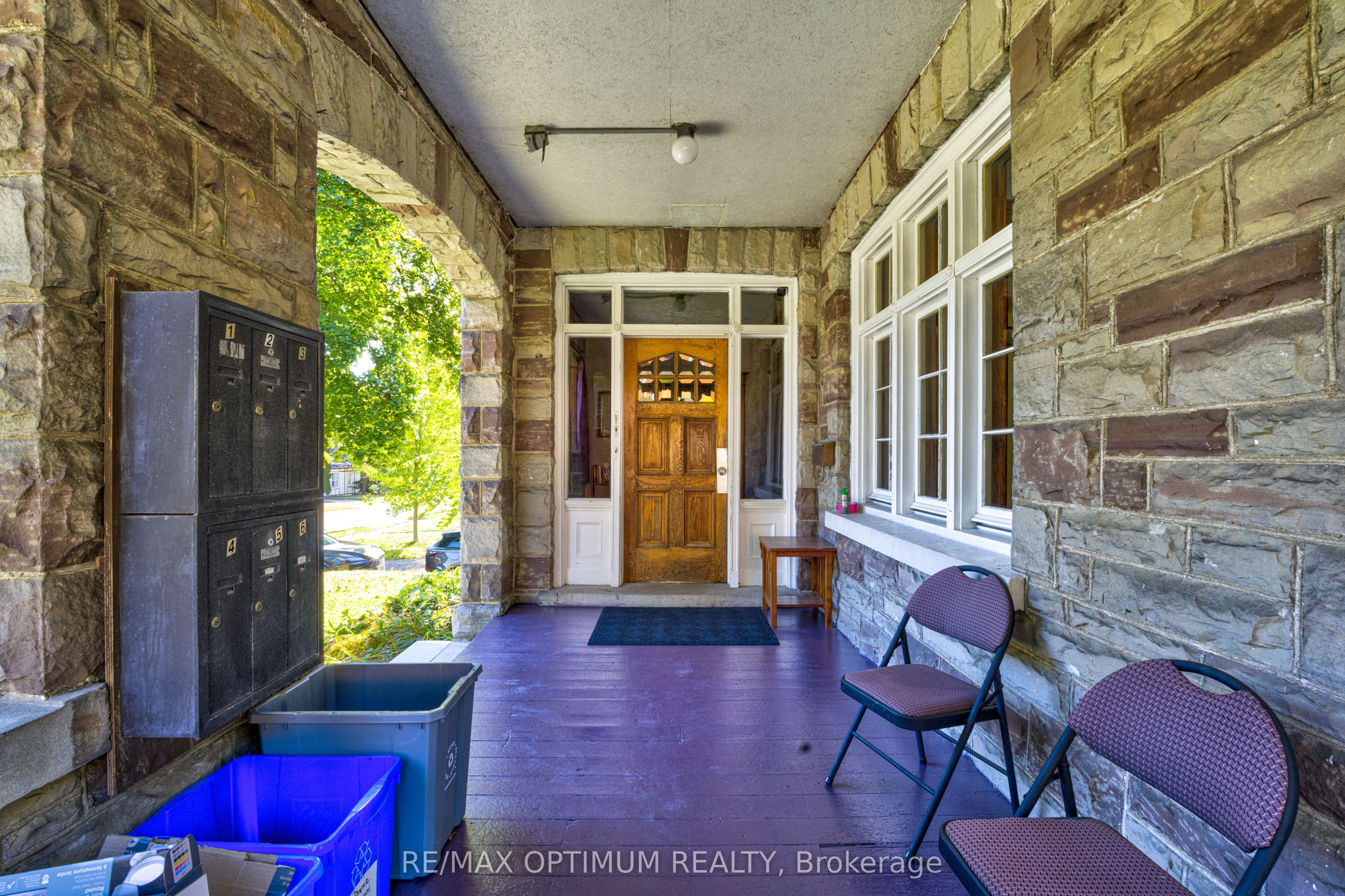916 Queenston Road Property Photo 7