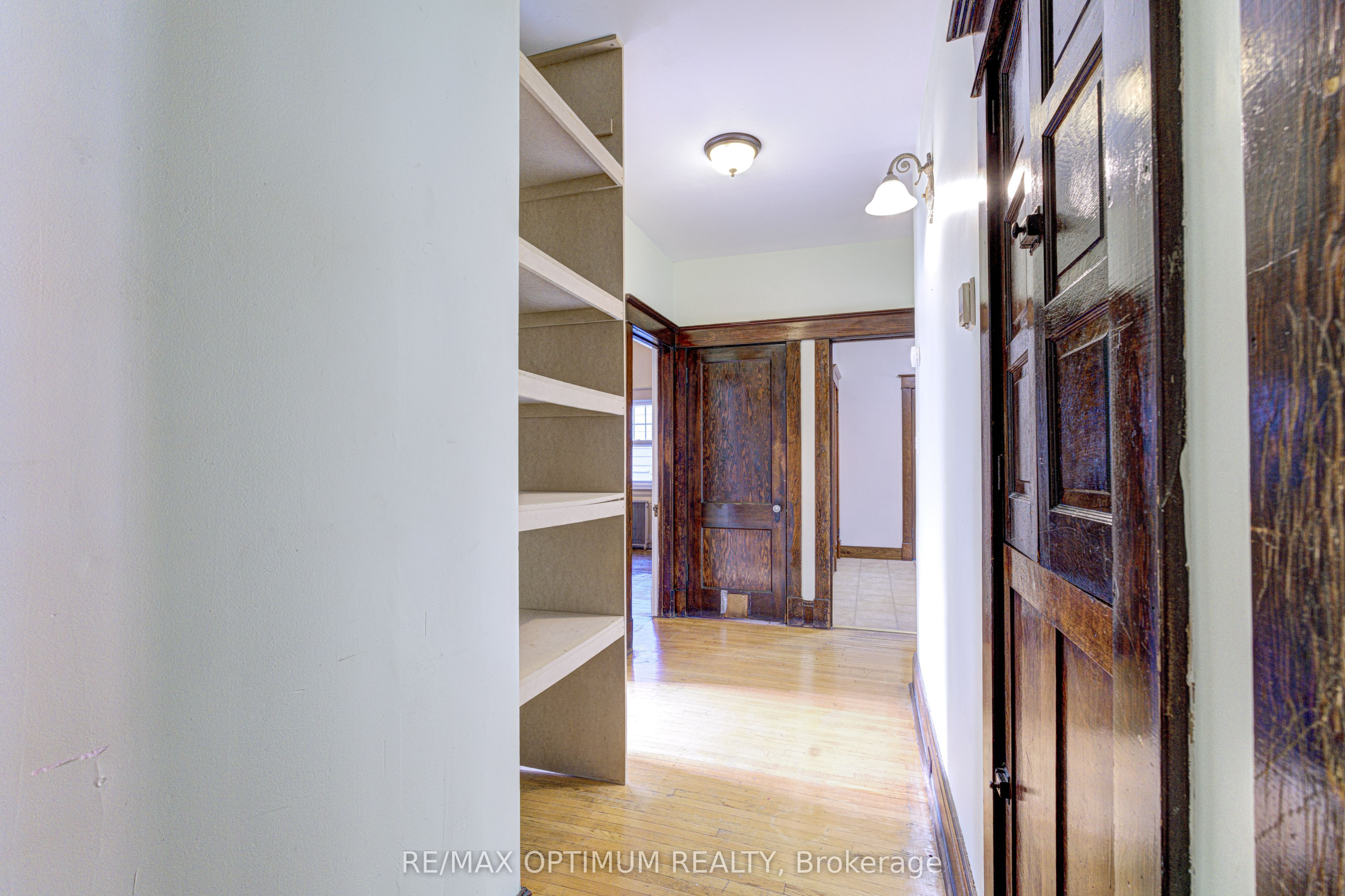 916 Queenston Road Property Photo 13