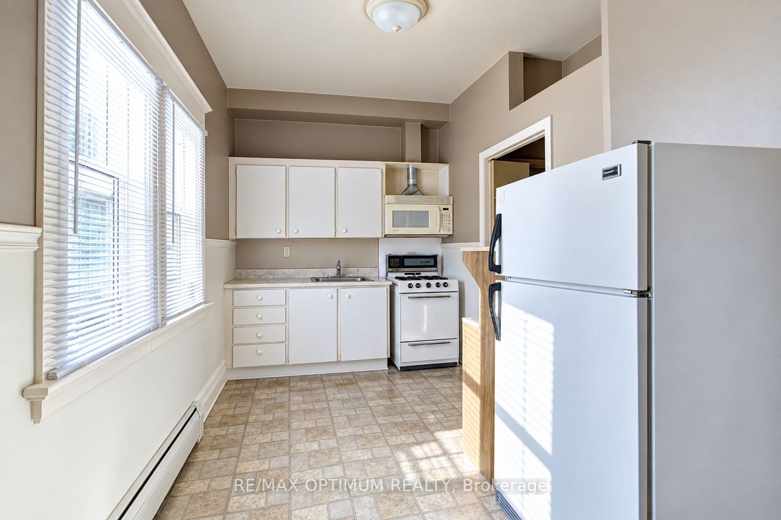 916 Queenston Road Property Photo 21