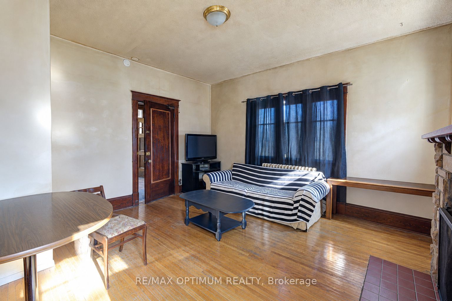 916 Queenston Road Property Photo 22