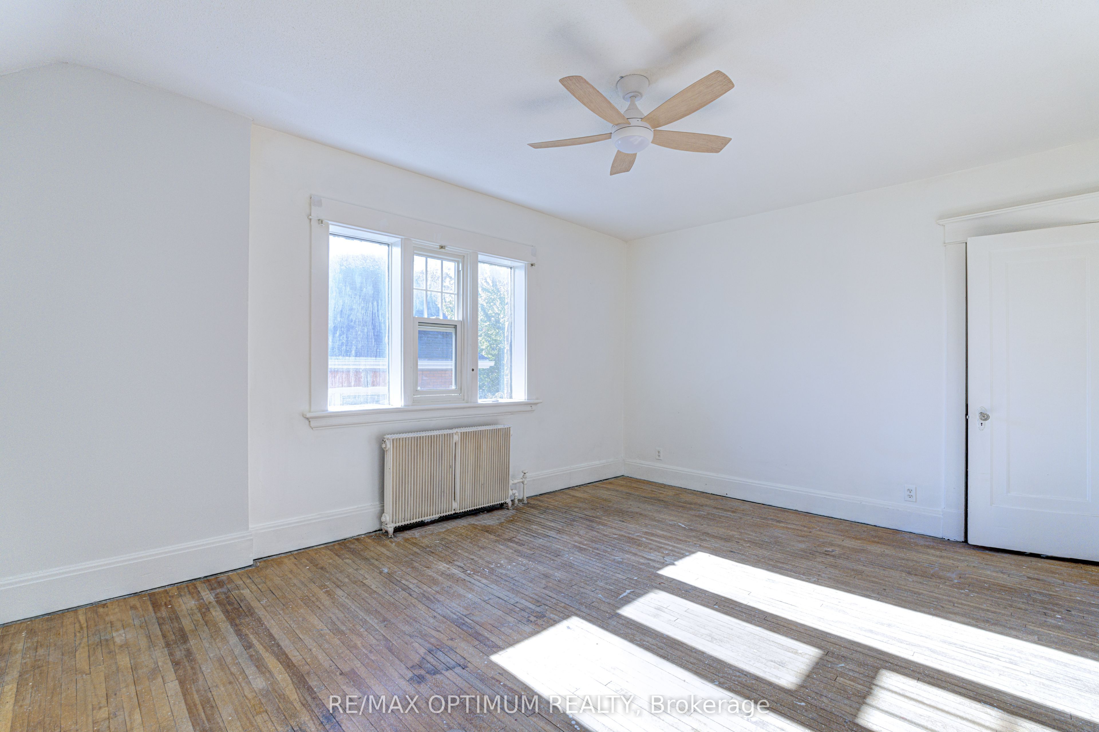 916 Queenston Road Property Photo 29