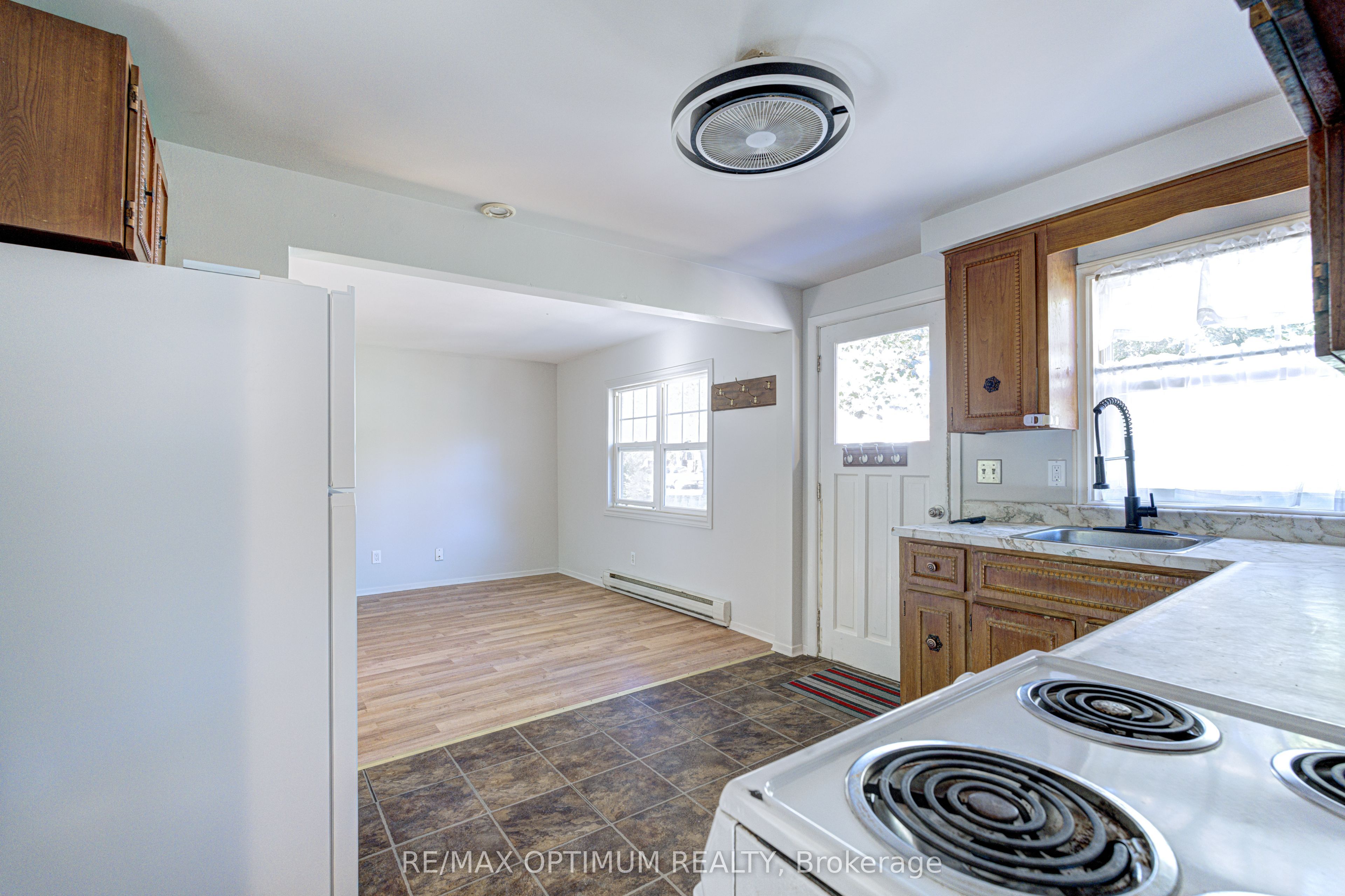 916 Queenston Road Property Photo 34