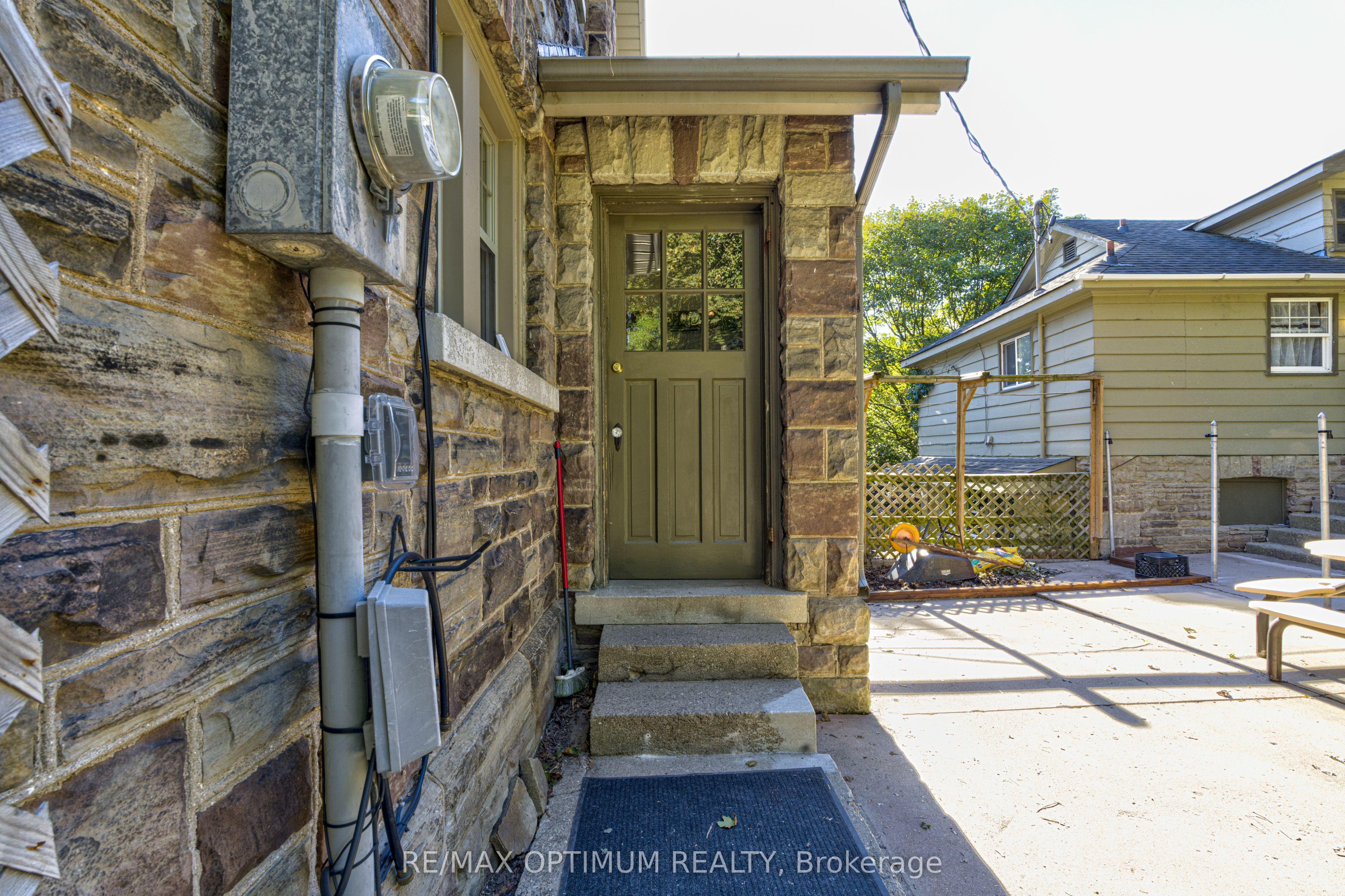 916 Queenston Road Property Photo 38
