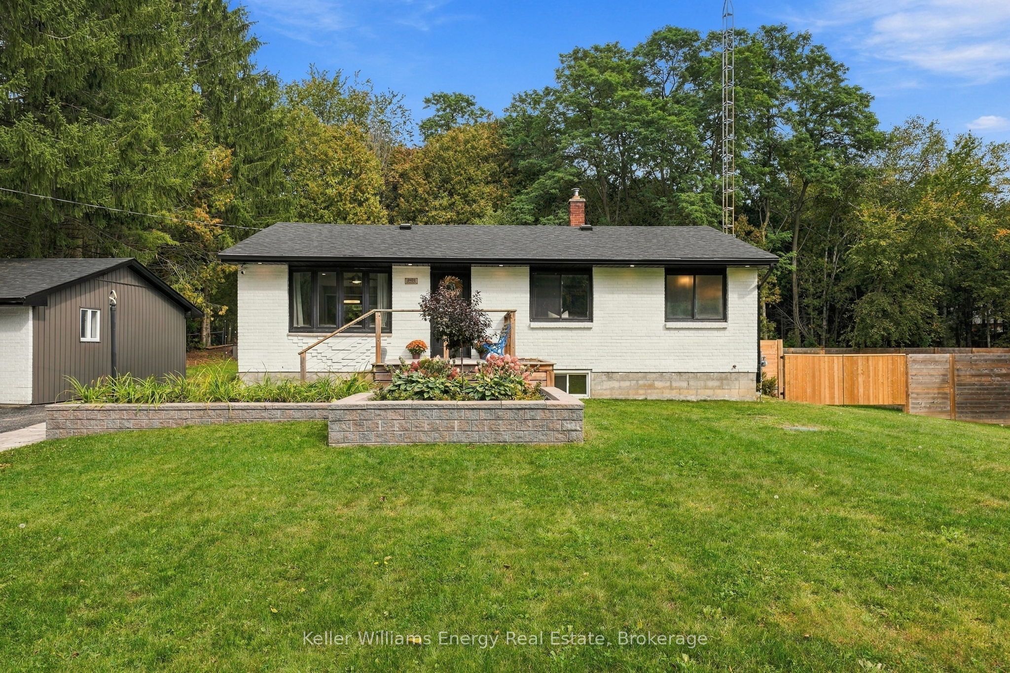 2621 Division Street N Property Photo 1