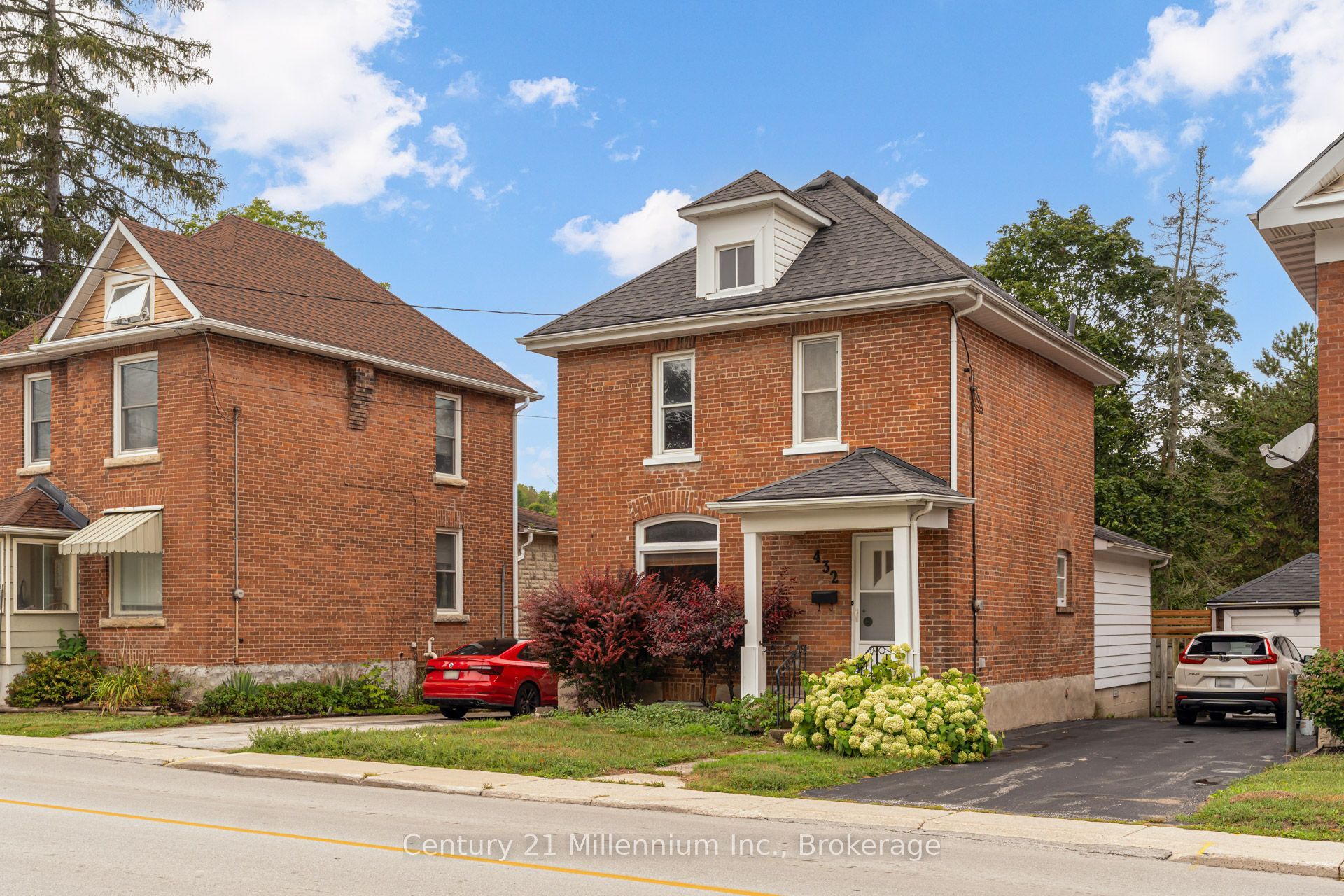 432 14th Street W Property Photo 2