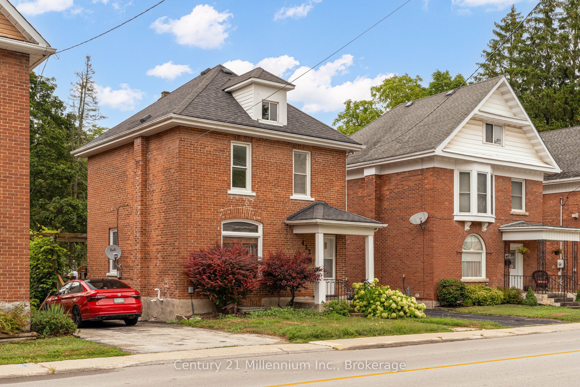 432 14th Street W Property Photo 3