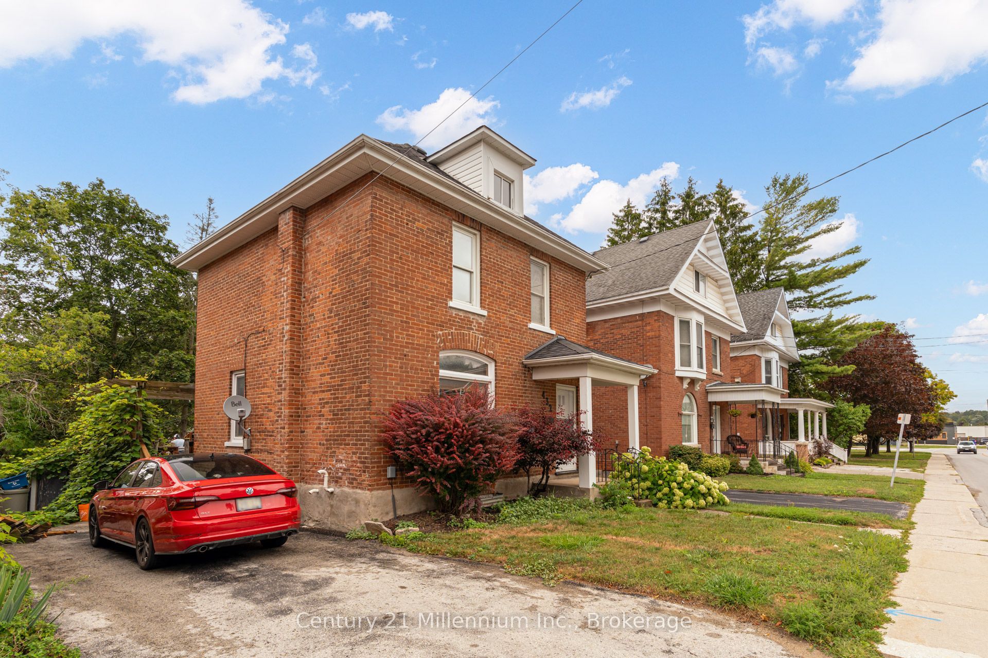 432 14th Street W Property Photo 4