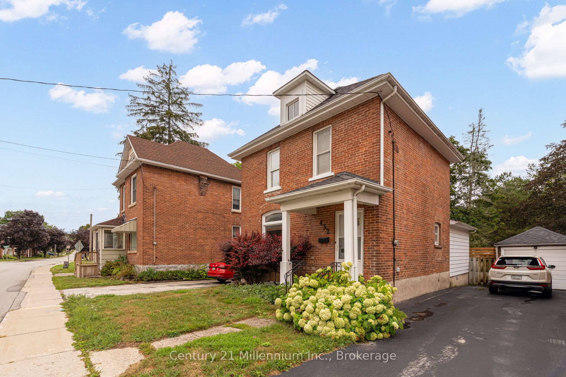 432 14th Street W Property Photo 5