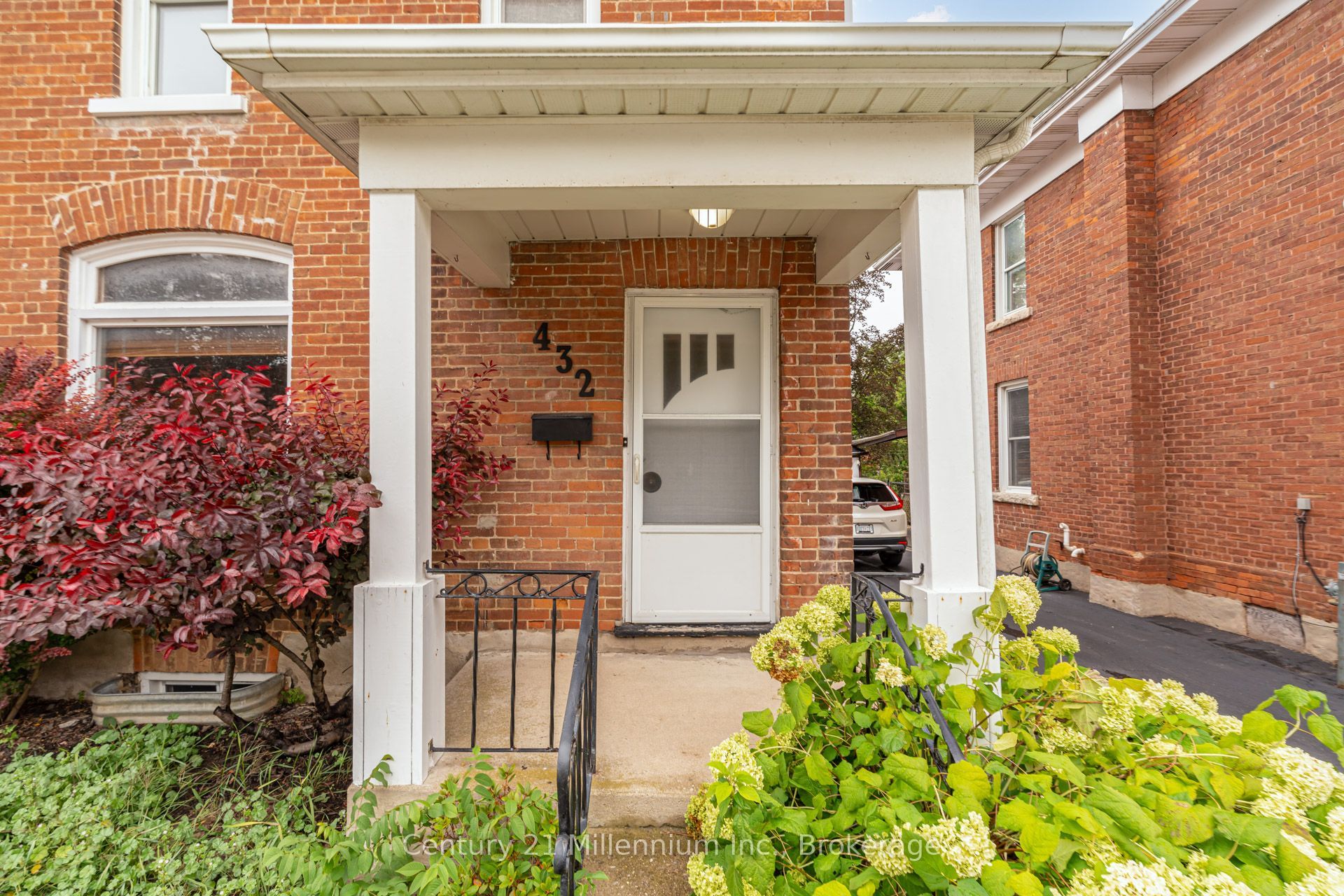 432 14th Street W Property Photo 7