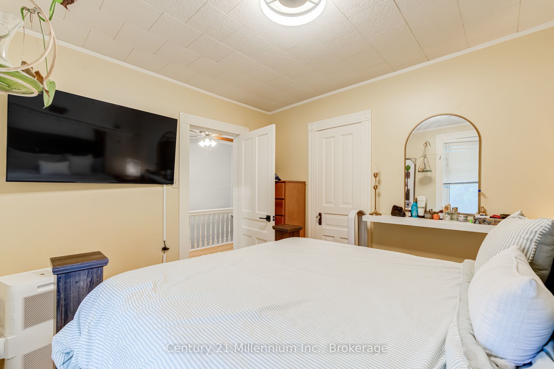432 14th Street W Property Photo 32