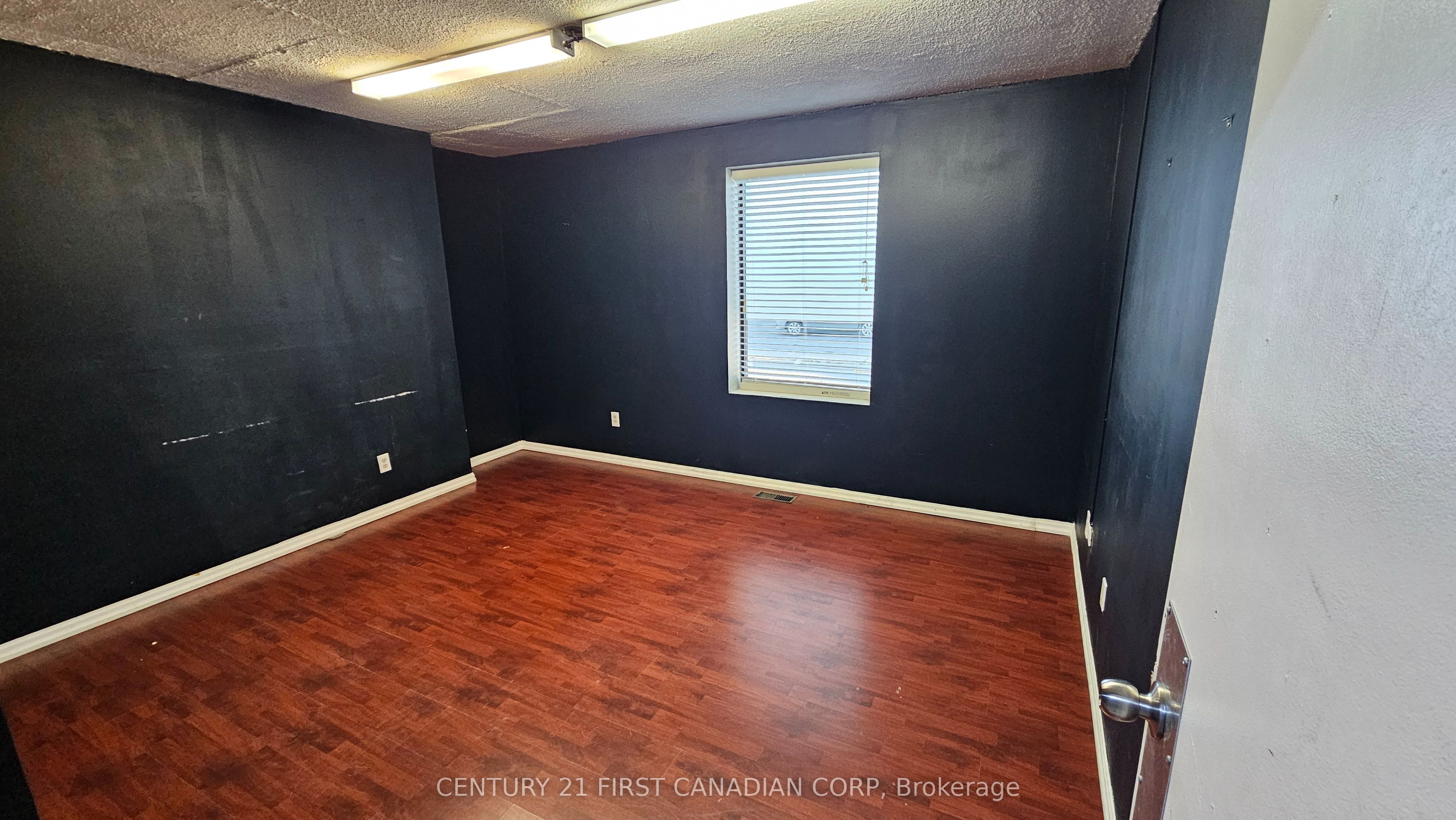 89 Wharncliffe Road N Property Photo 4