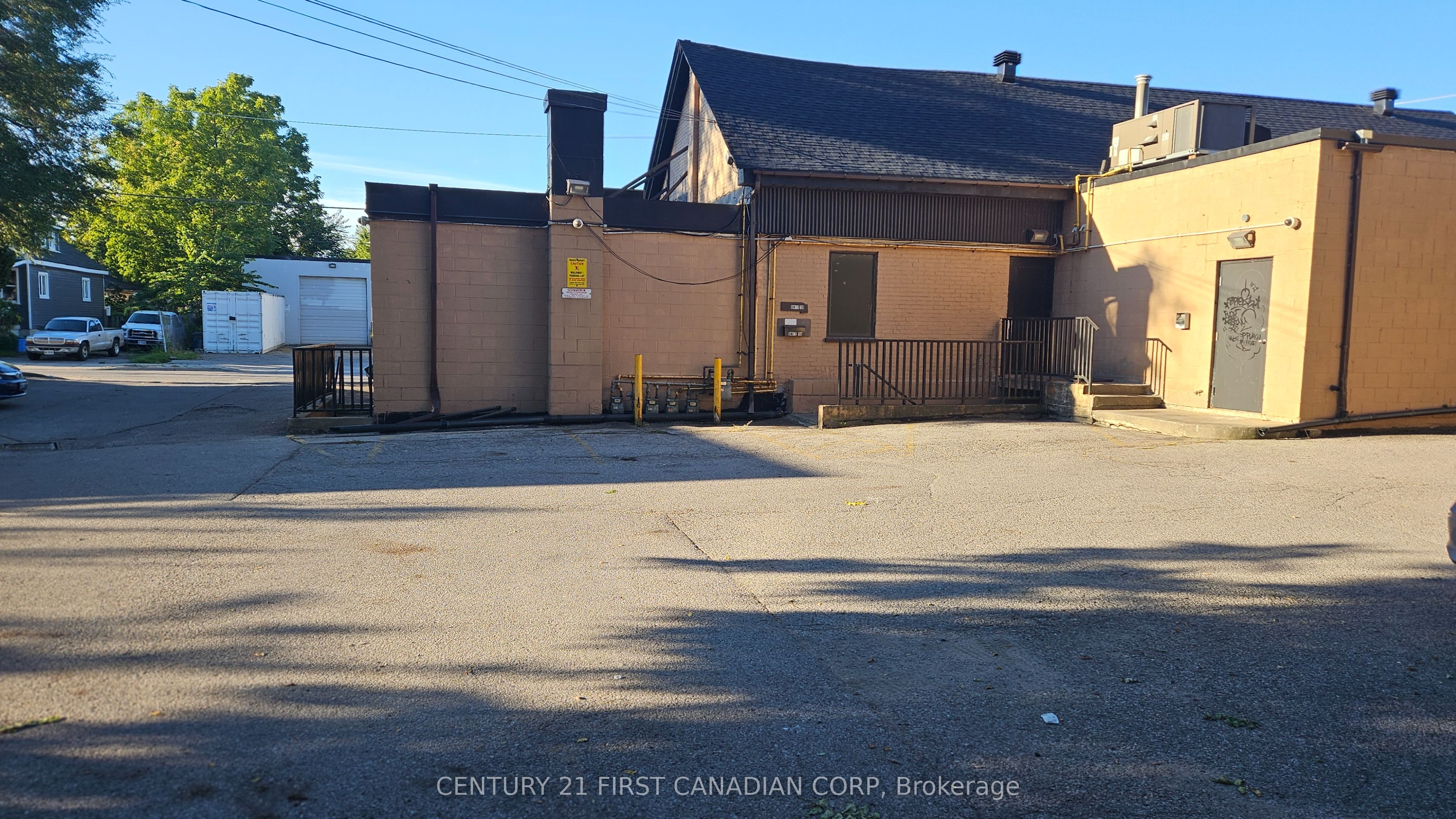 89 Wharncliffe Road N Upper Property Photo 2
