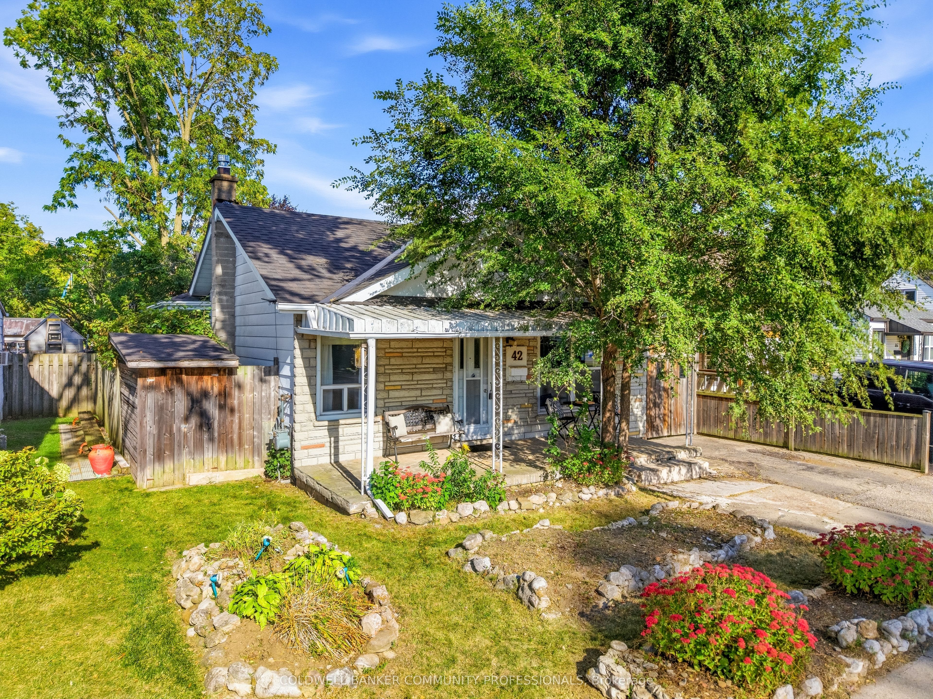 42 Sanderson Street Property Photo 2