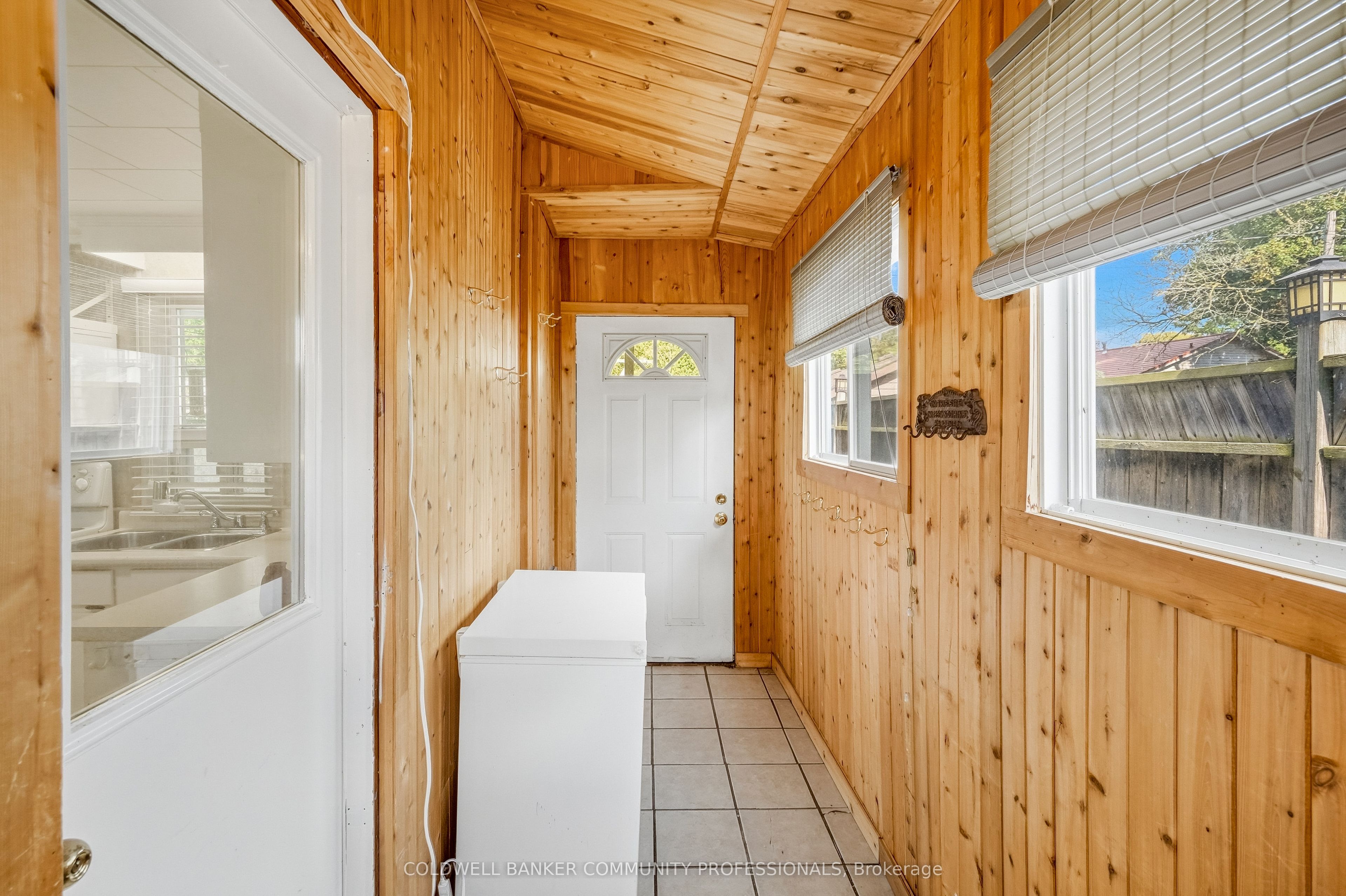 42 Sanderson Street Property Photo 32