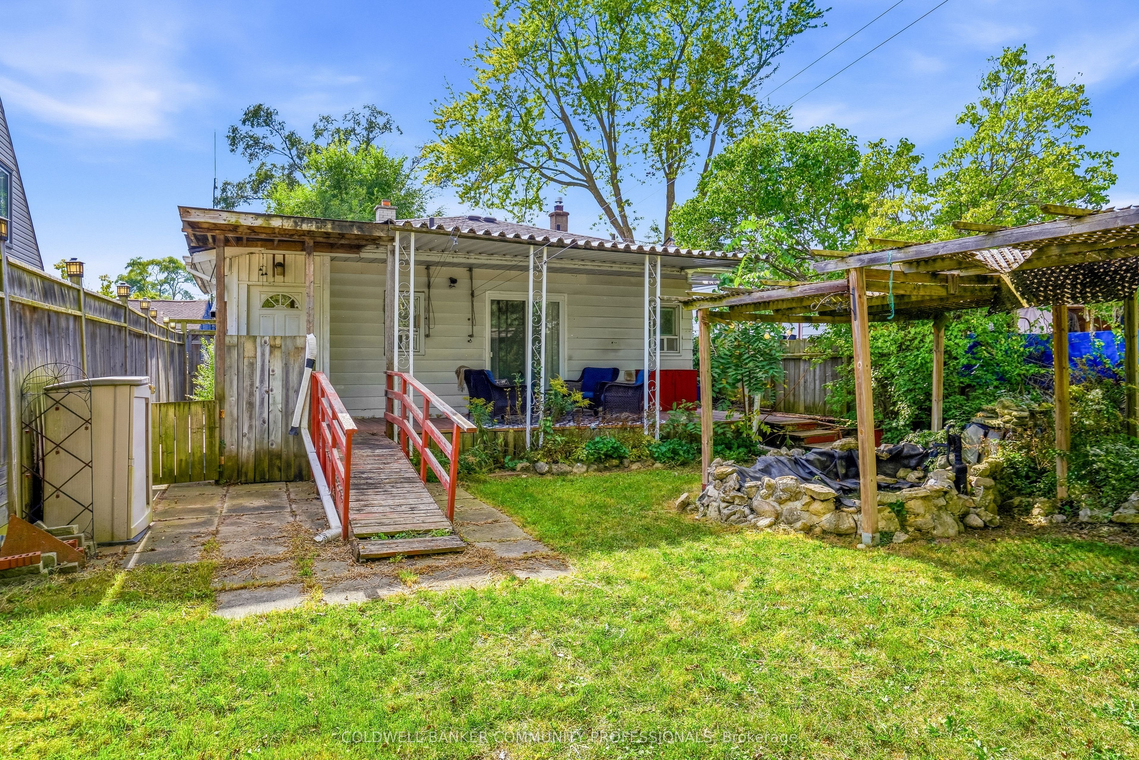 42 Sanderson Street Property Photo 37